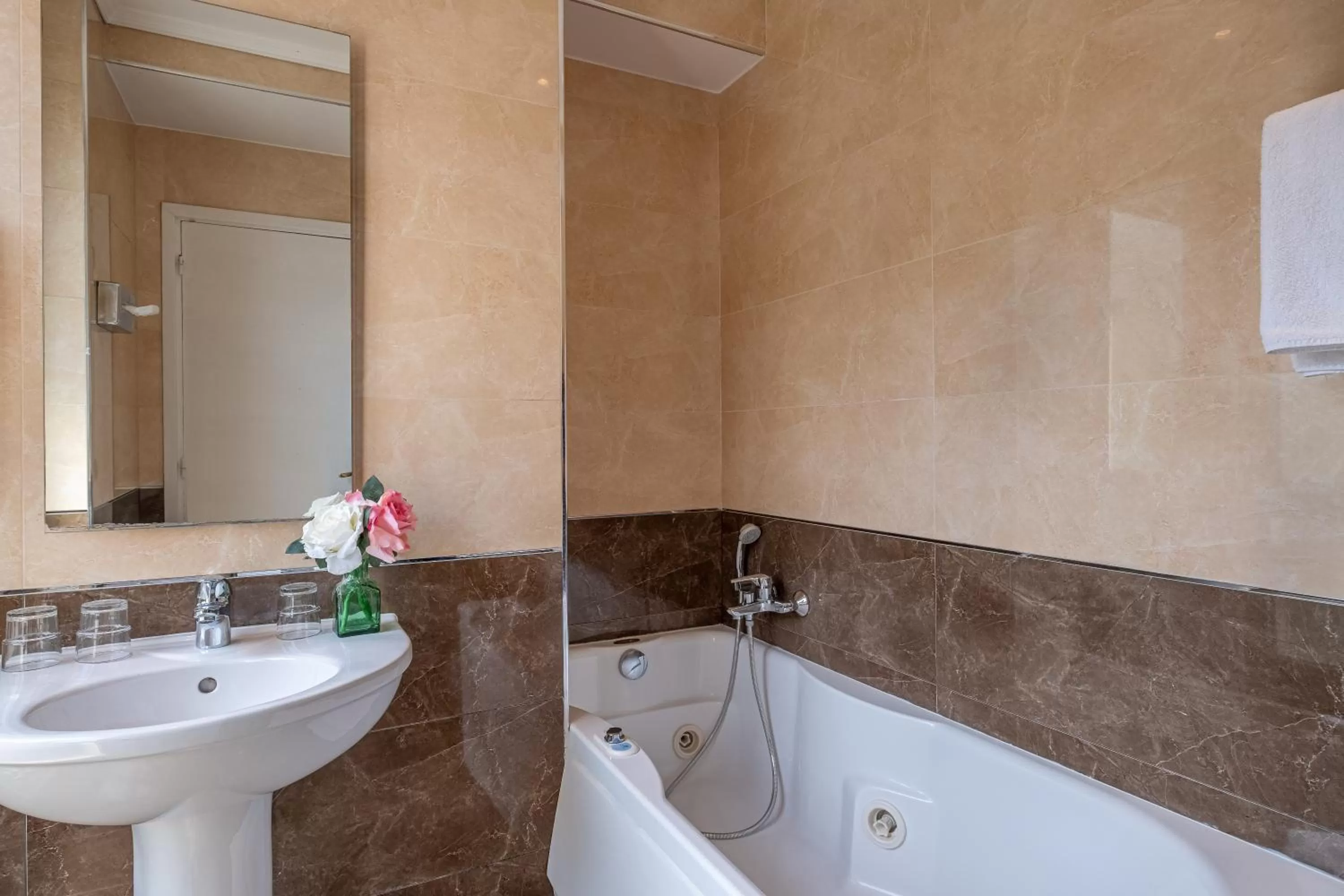 Bathroom in Hotel London