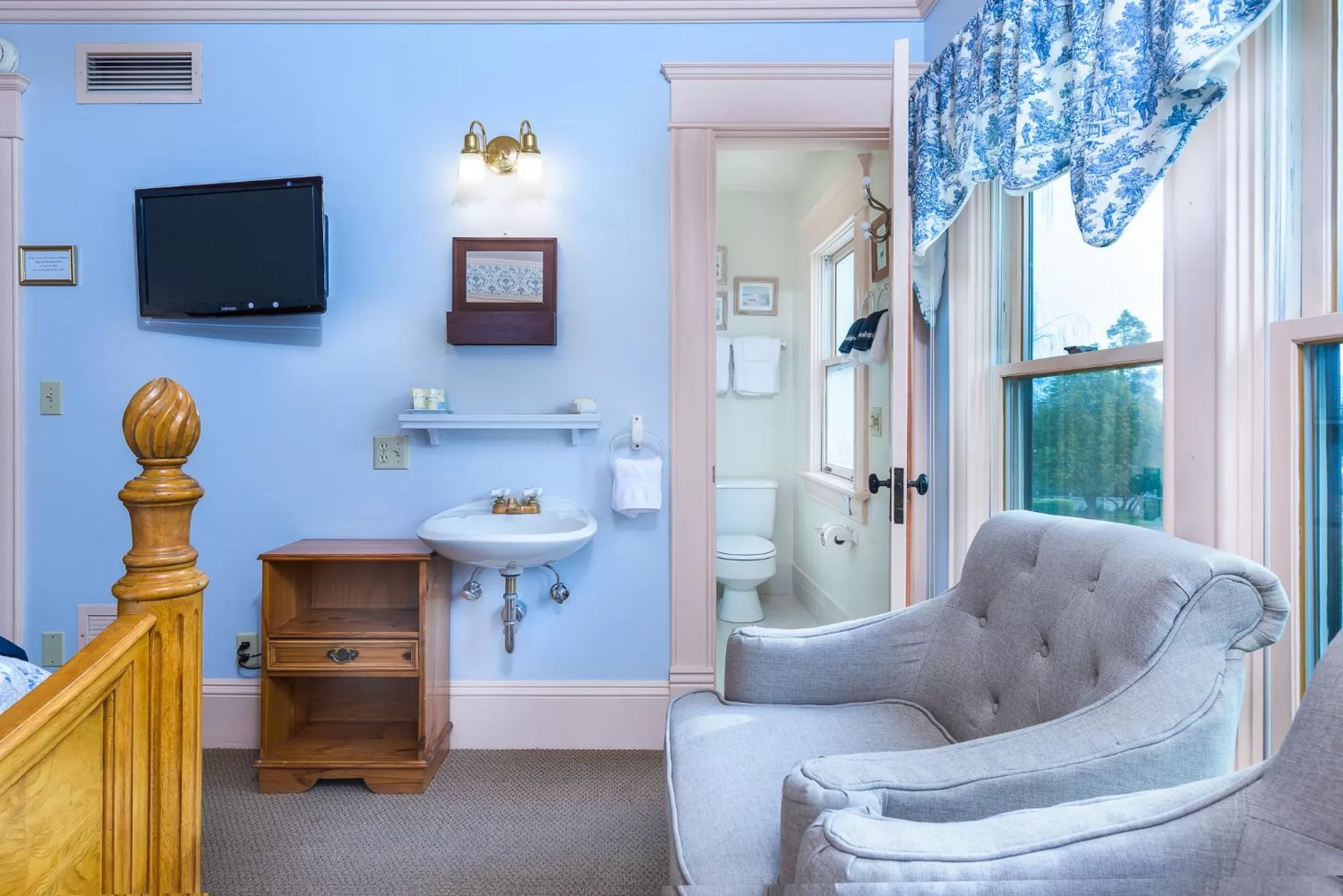 Photo of the whole room in Abigail's Bed and Breakfast Inn