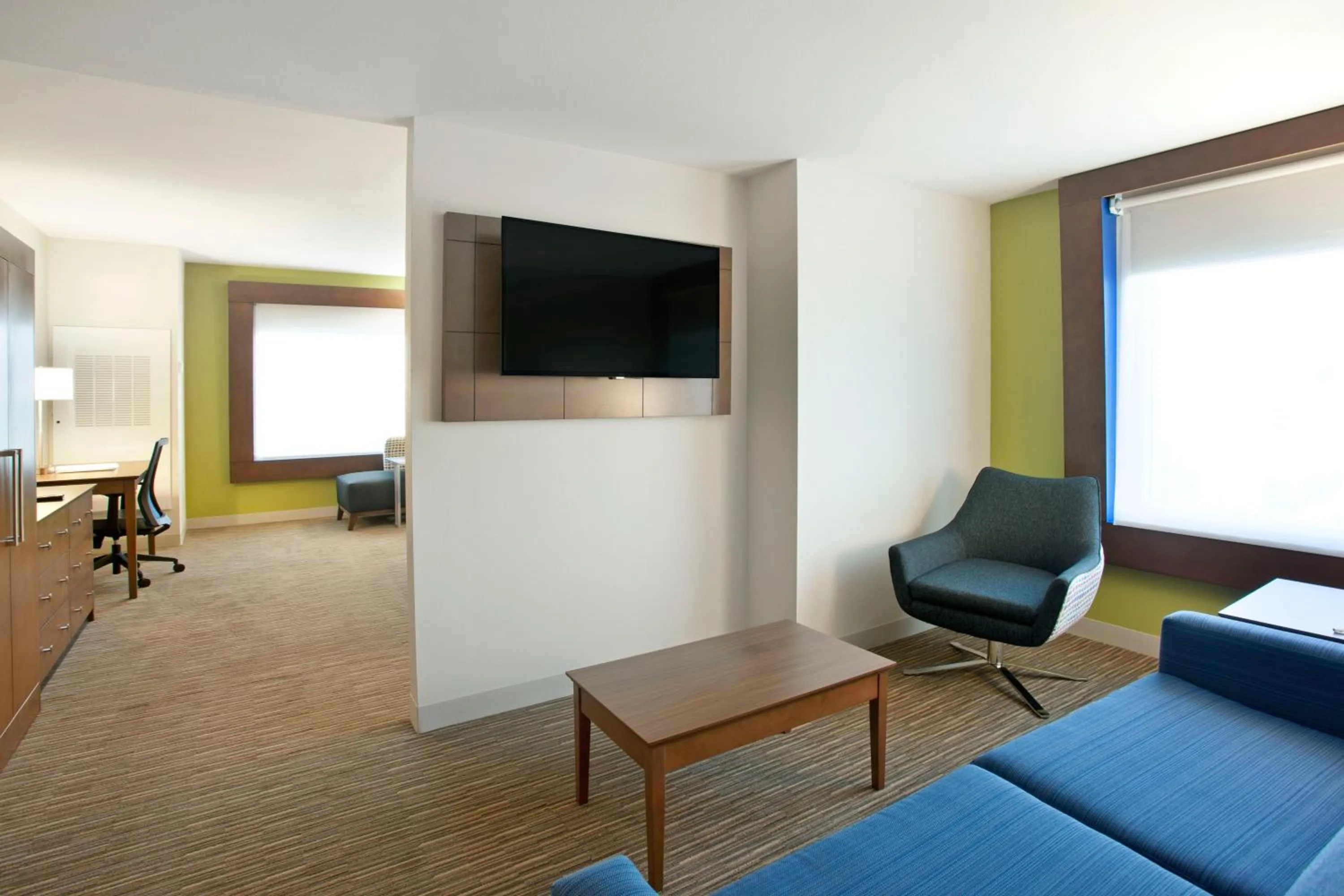 Bed in Holiday Inn Express Hotel & Suites Austin Downtown - University by IHG