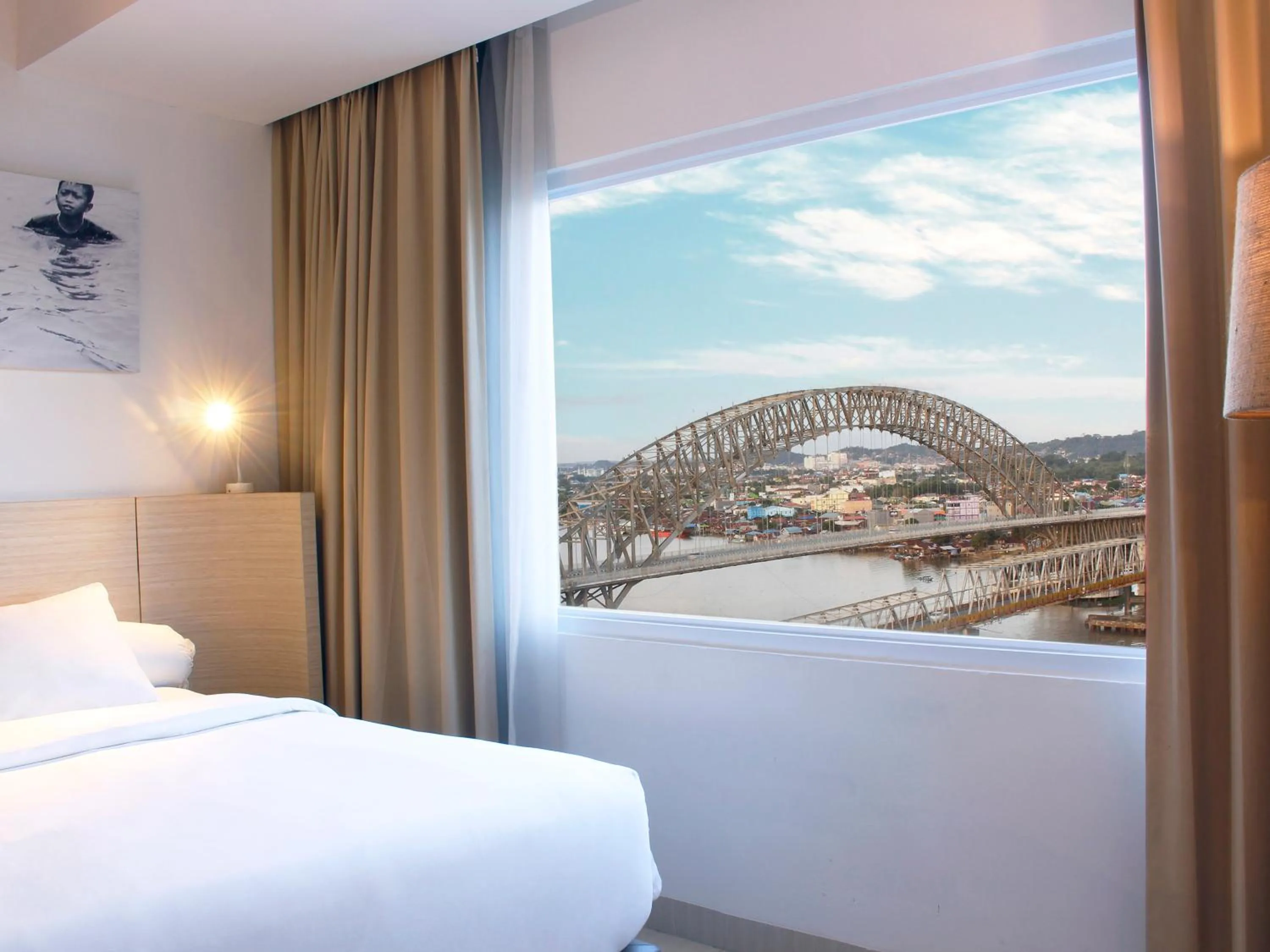 View (from property/room), Bed in HARRIS Hotel Samarinda