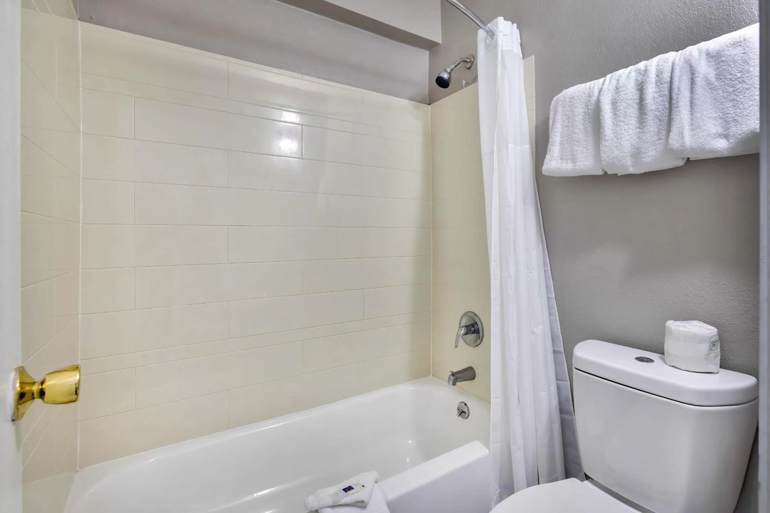 Shower in Studio 6 Effingham, IL