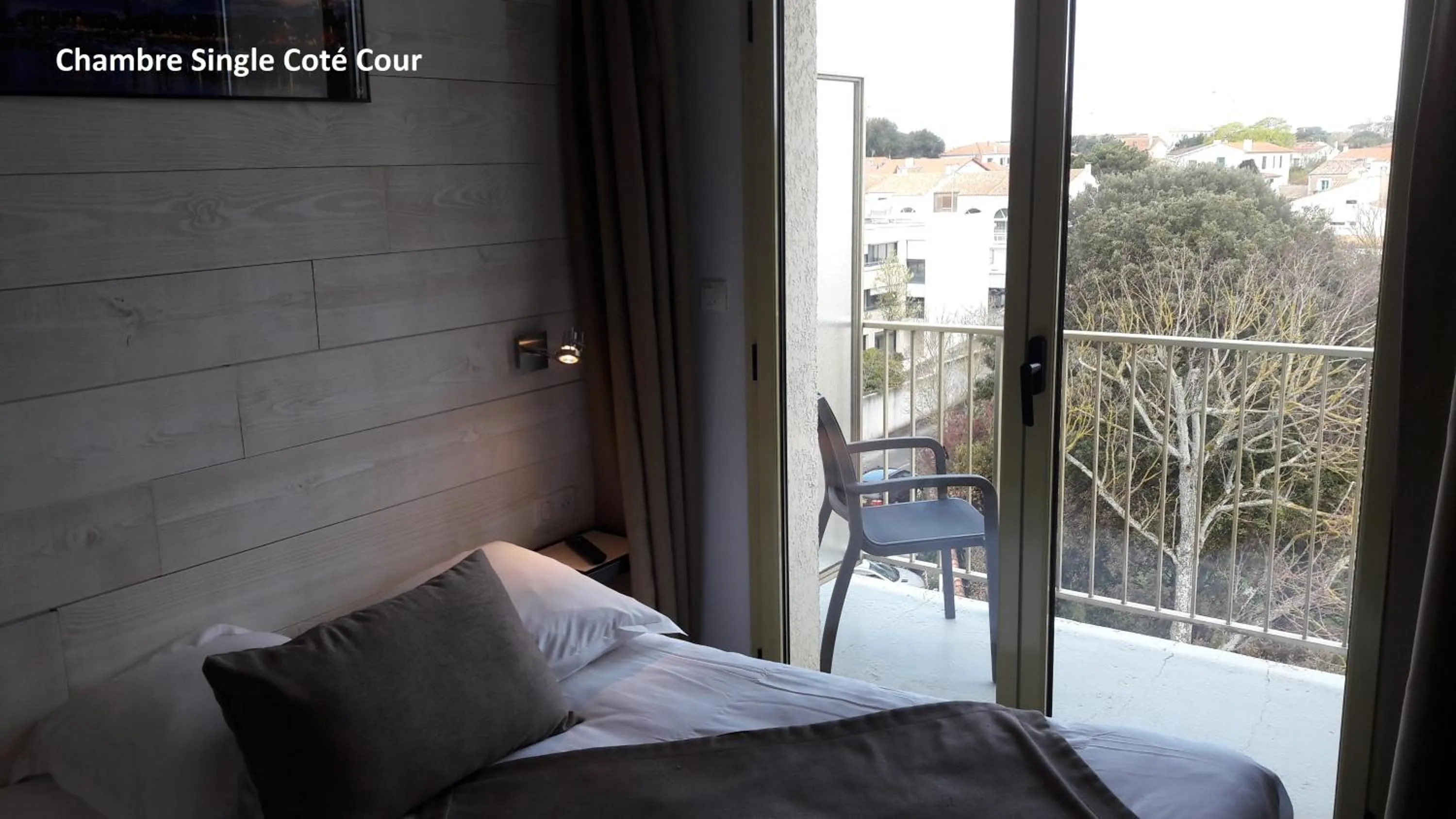 Bed in Hôtel Les Brises