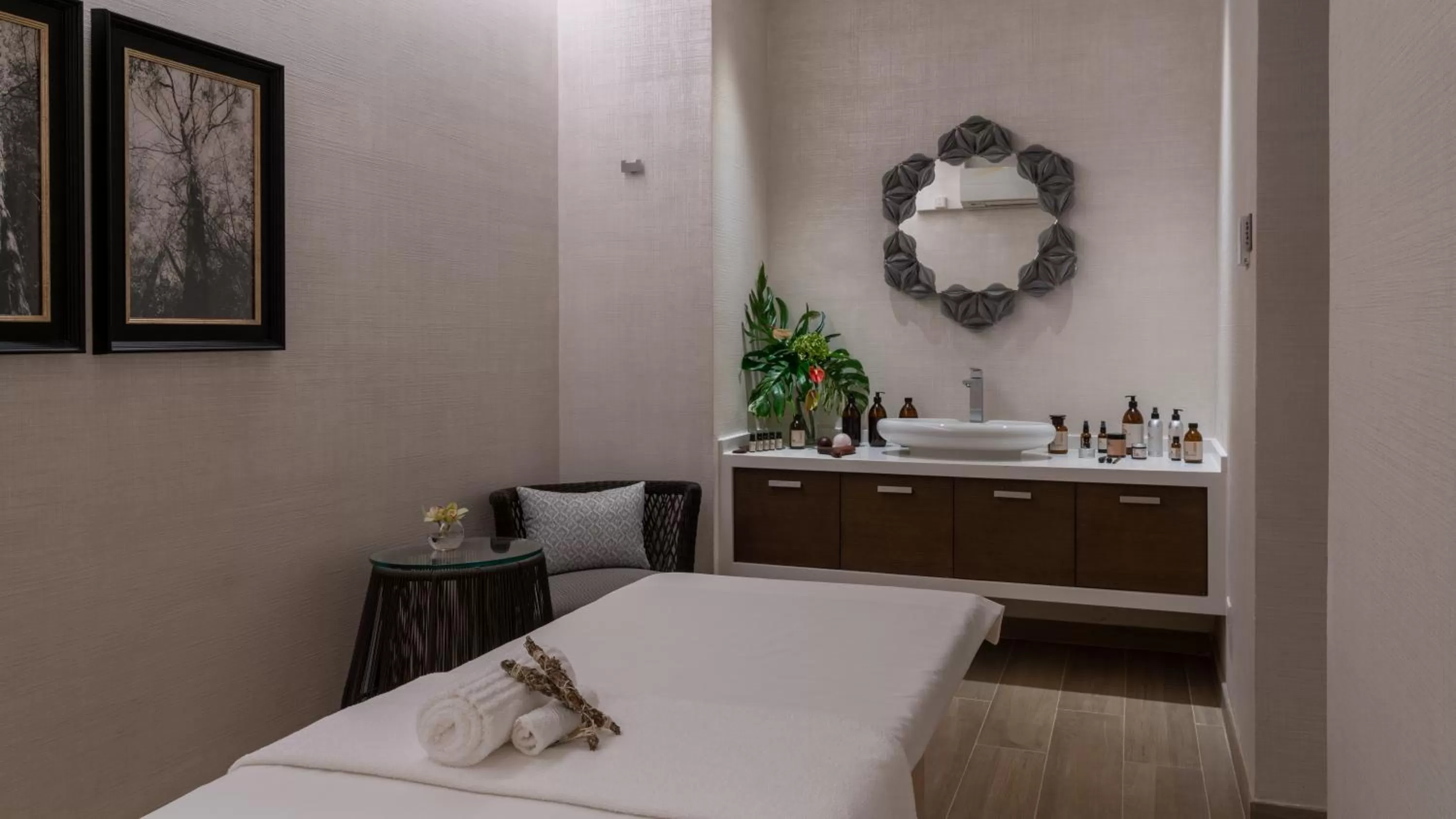 Spa and wellness centre/facilities, Bed in Radisson Blu Hotel & Residence Nairobi Arboretum