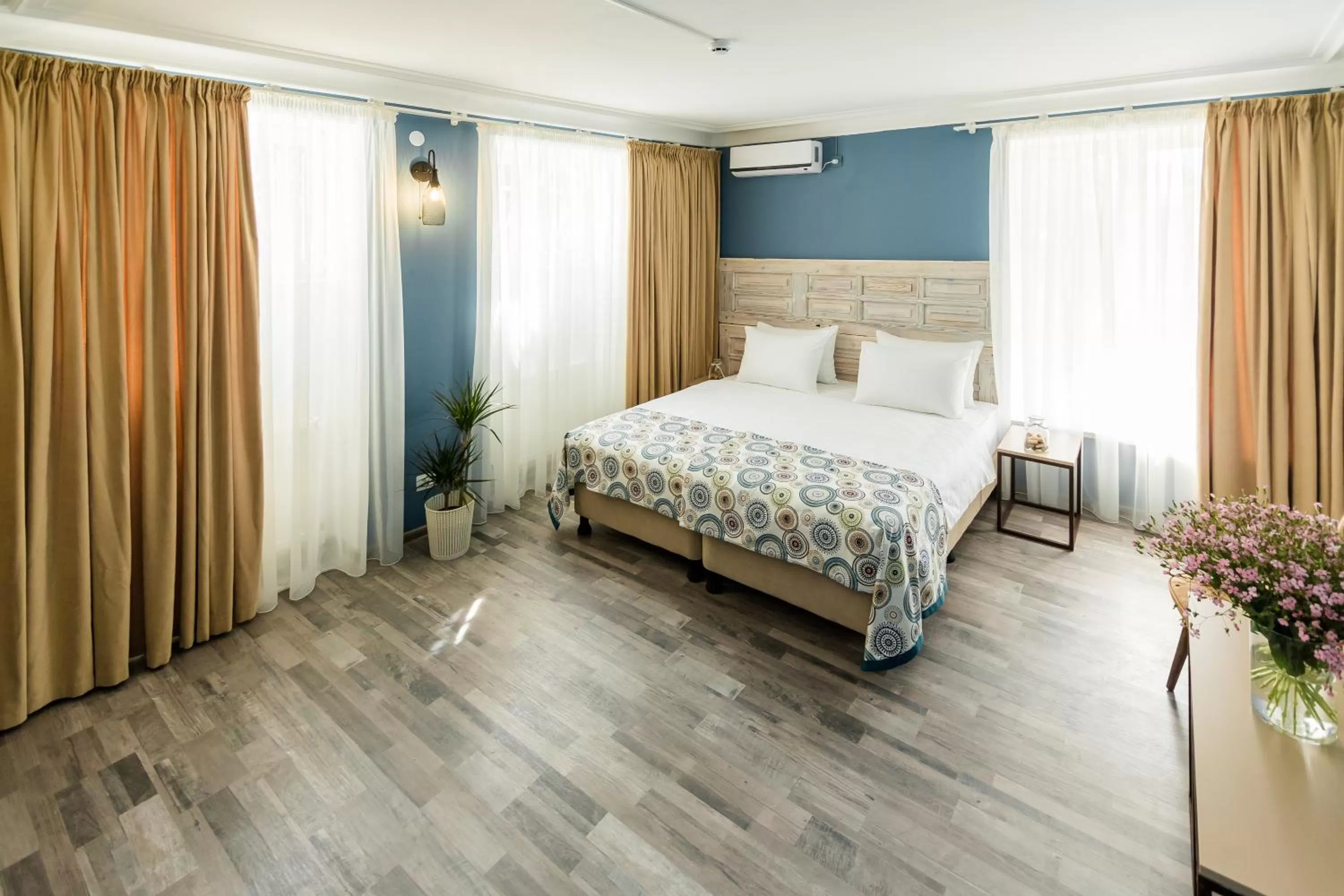 Photo of the whole room, Bed in Gvino Minda