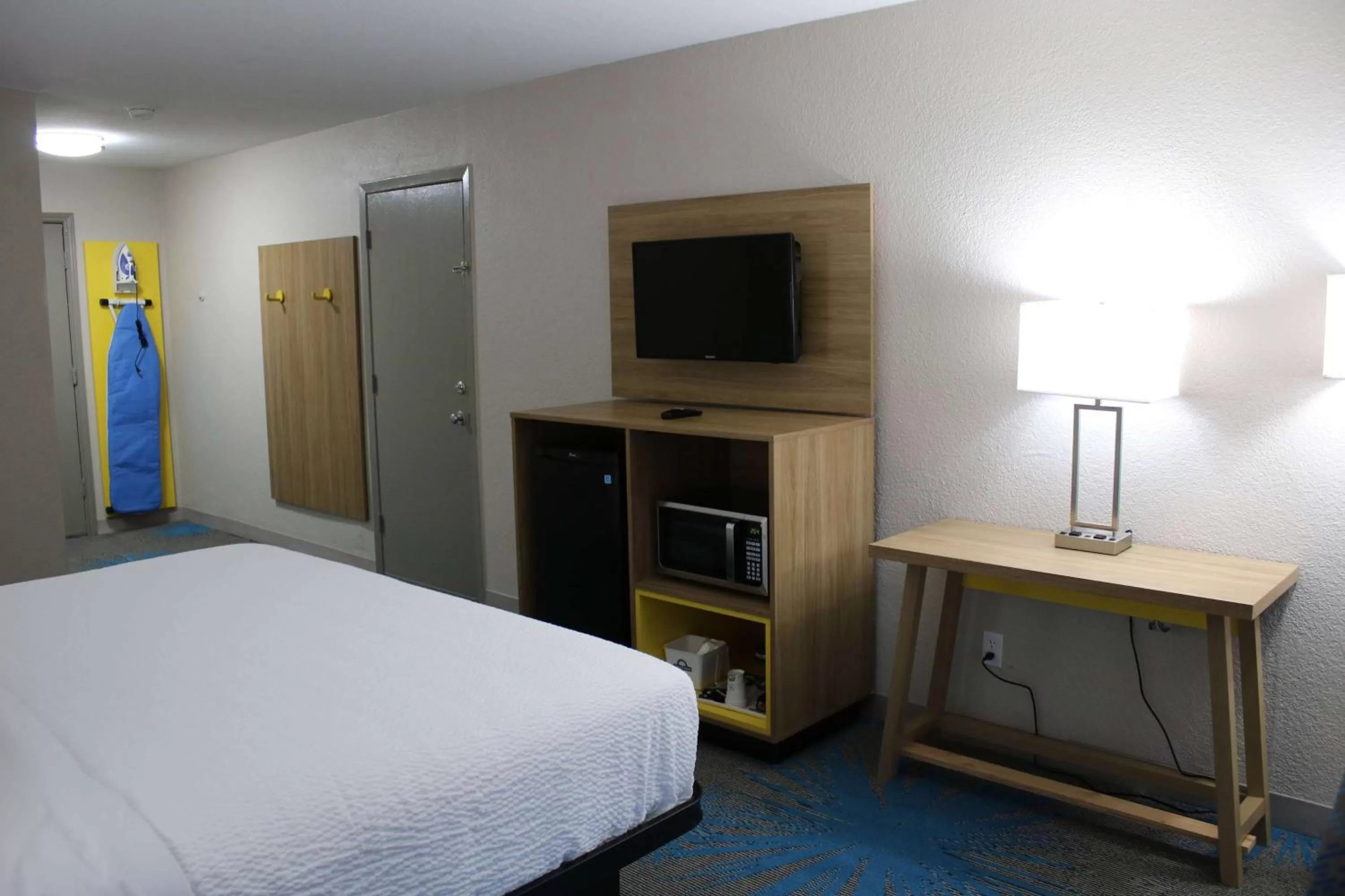 Photo of the whole room, Bed in Days Inn by Wyndham Waco University Area