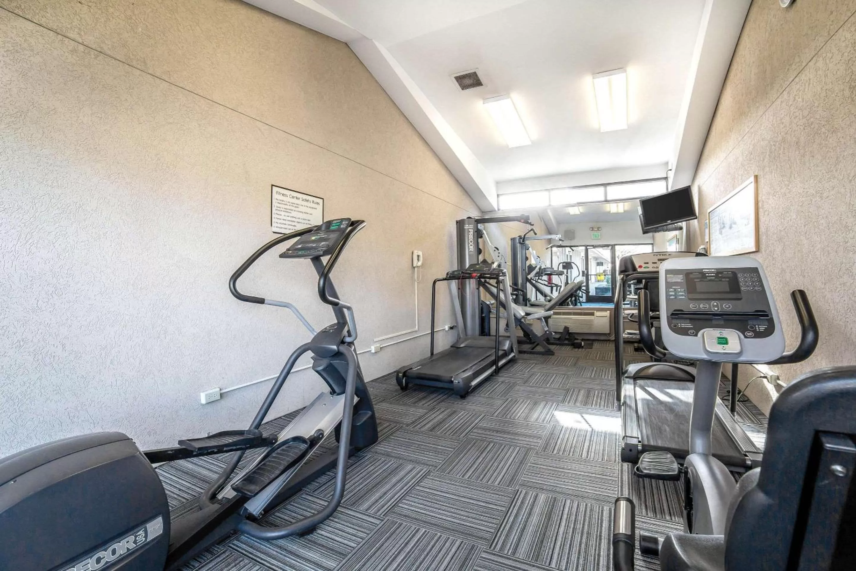 Fitness centre/facilities in Quality Inn