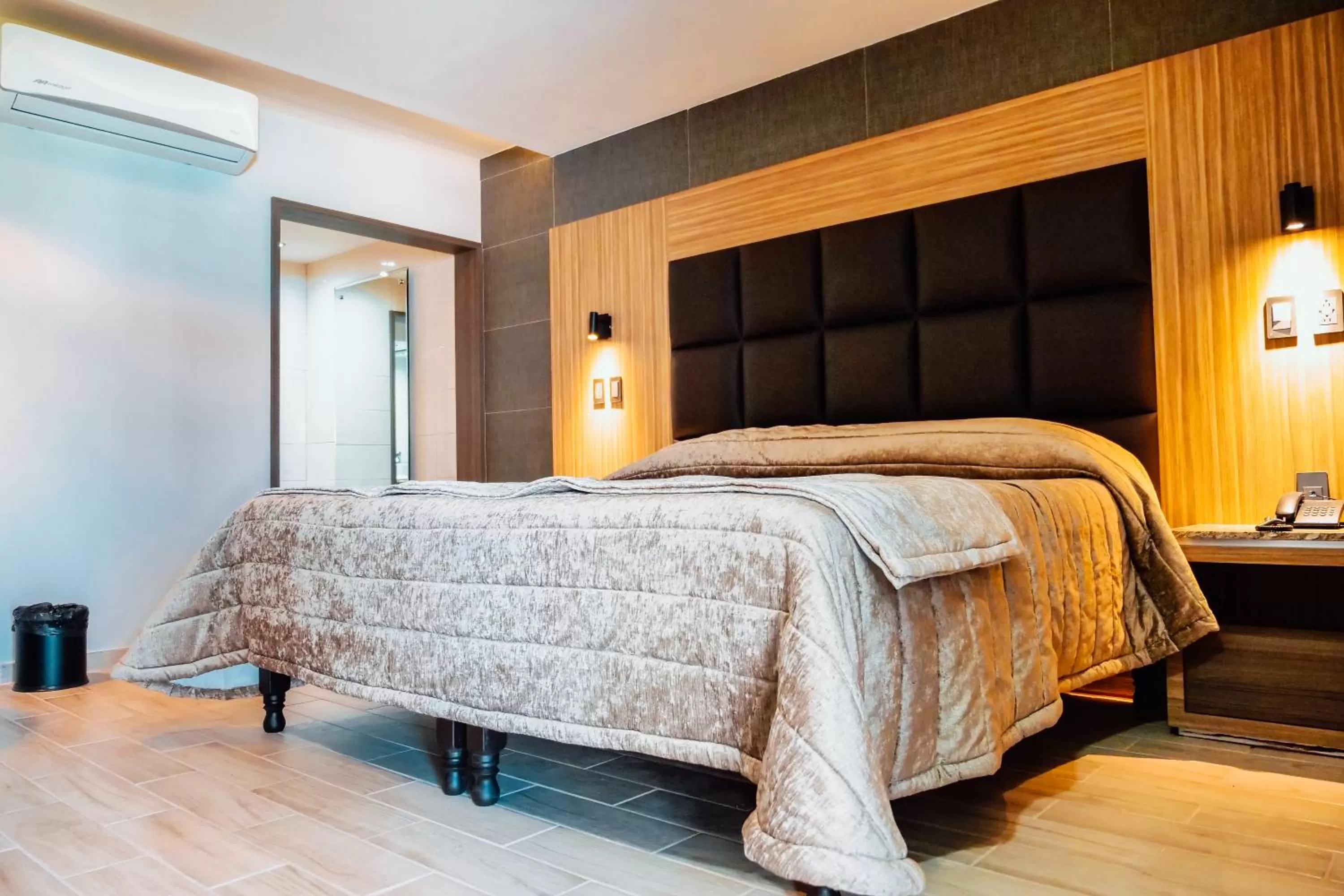 Photo of the whole room, Bed in KAVIA MEOQUI HOTEL & SUITES