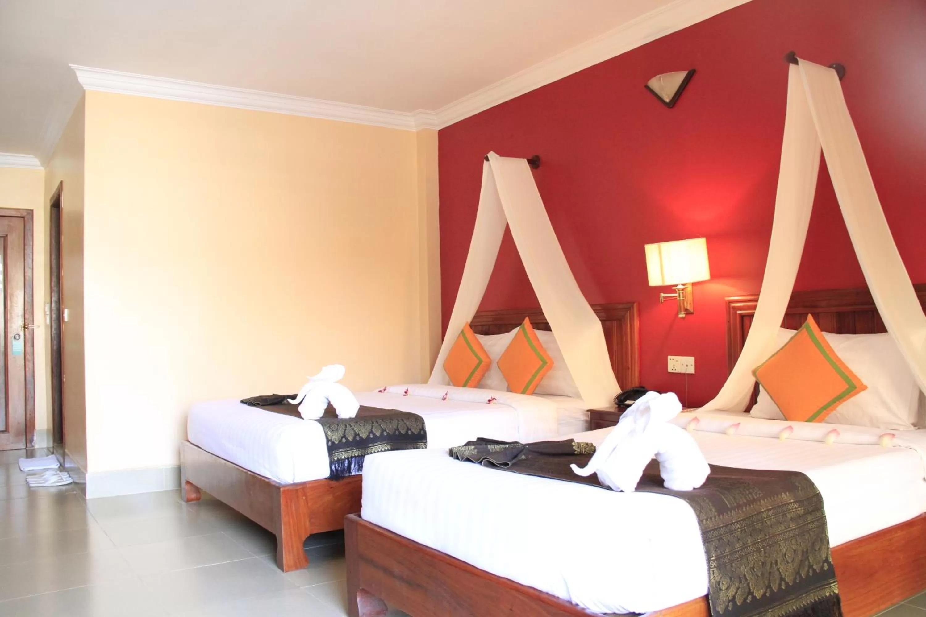 Photo of the whole room, Bed in Mekong Angkor Palace Inn