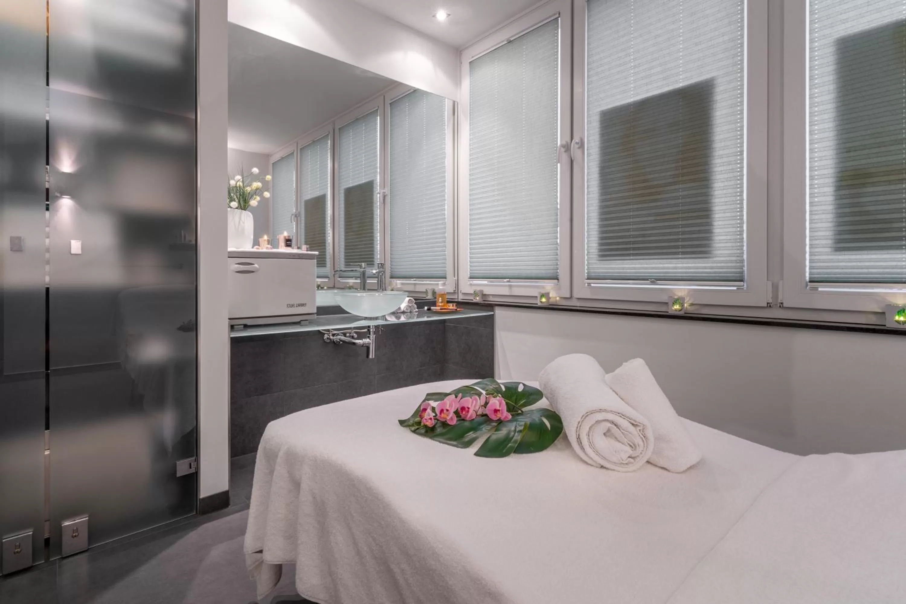 Spa and wellness centre/facilities, Bed in Hotel Yachtclub