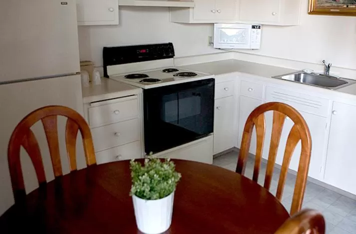Kitchen or kitchenette in Coral Reef Inn & Condo Suites
