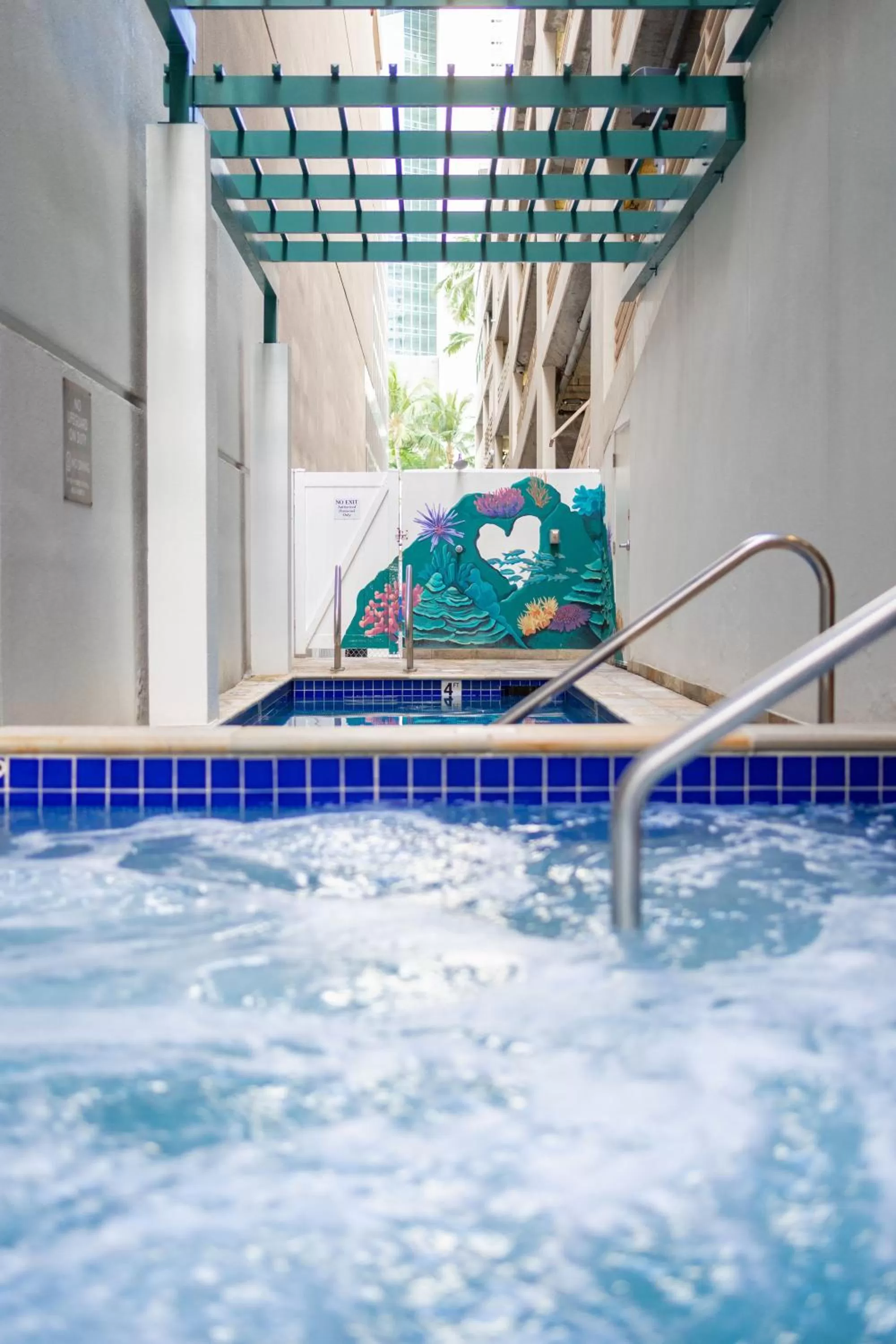 Hot Tub in Waikiki Malia