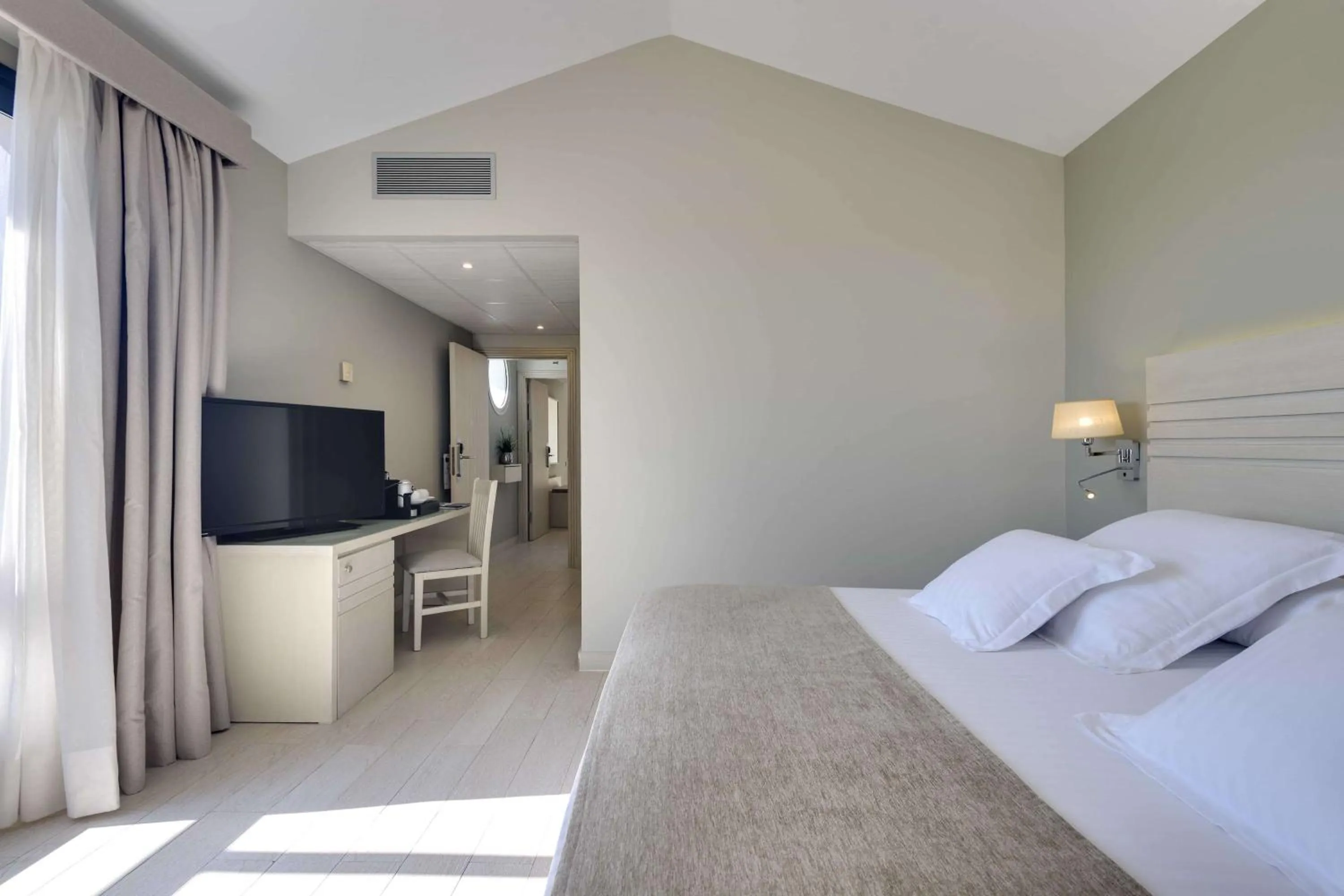 Photo of the whole room, Bed in Barceló Costa Ballena Golf & Spa