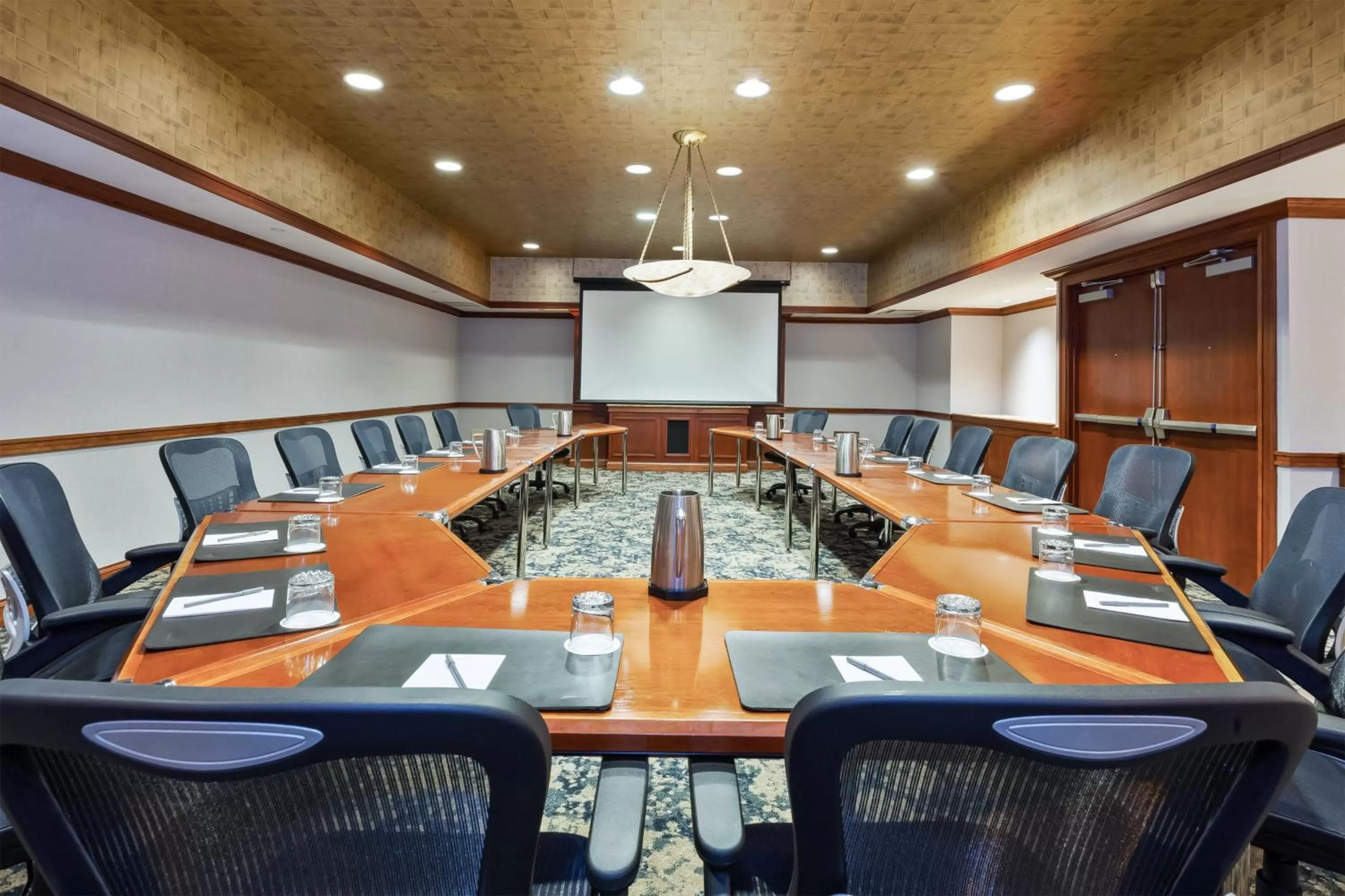 Meeting/conference room in Crowne Plaza Syracuse by IHG