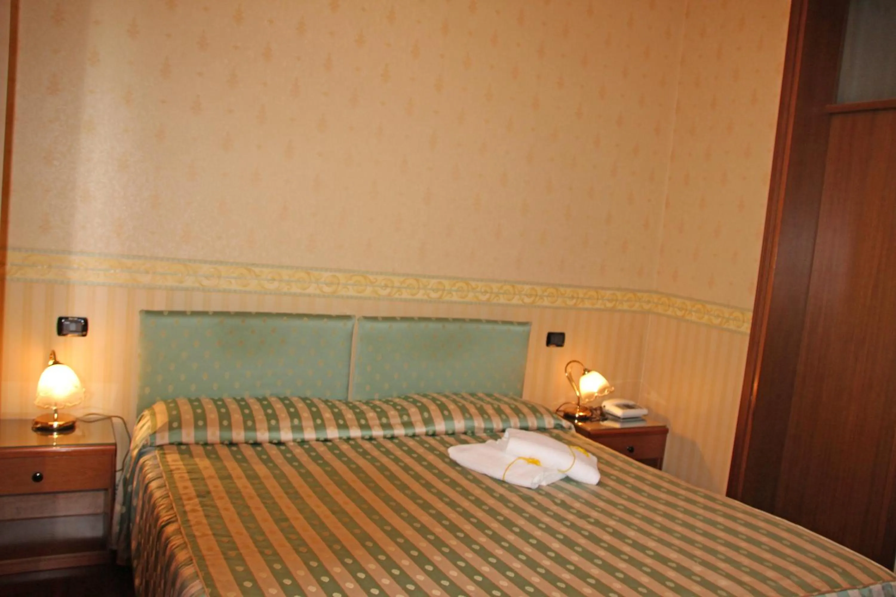 Bedroom, Bed in Albergo Ristorante Leon d'Oro