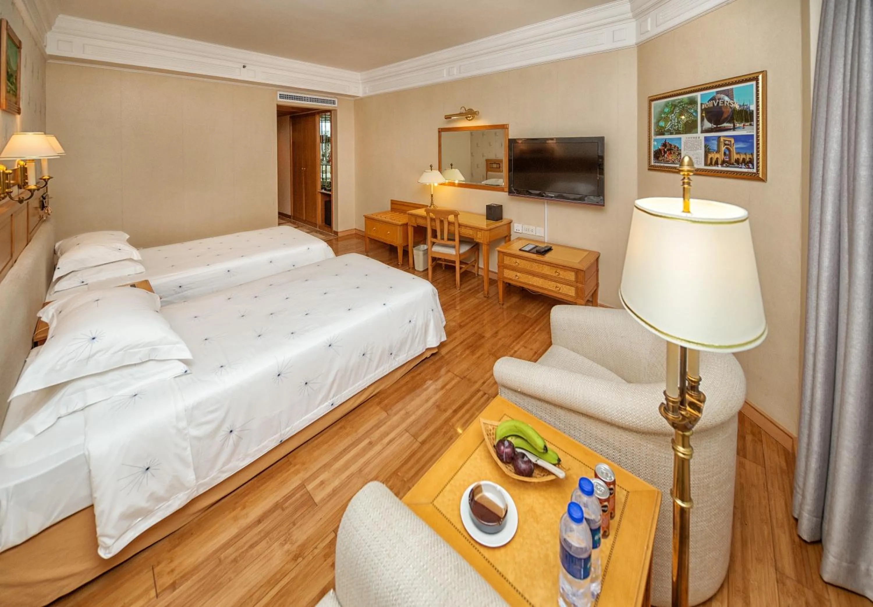 Photo of the whole room, Bed in Hotel Silverland