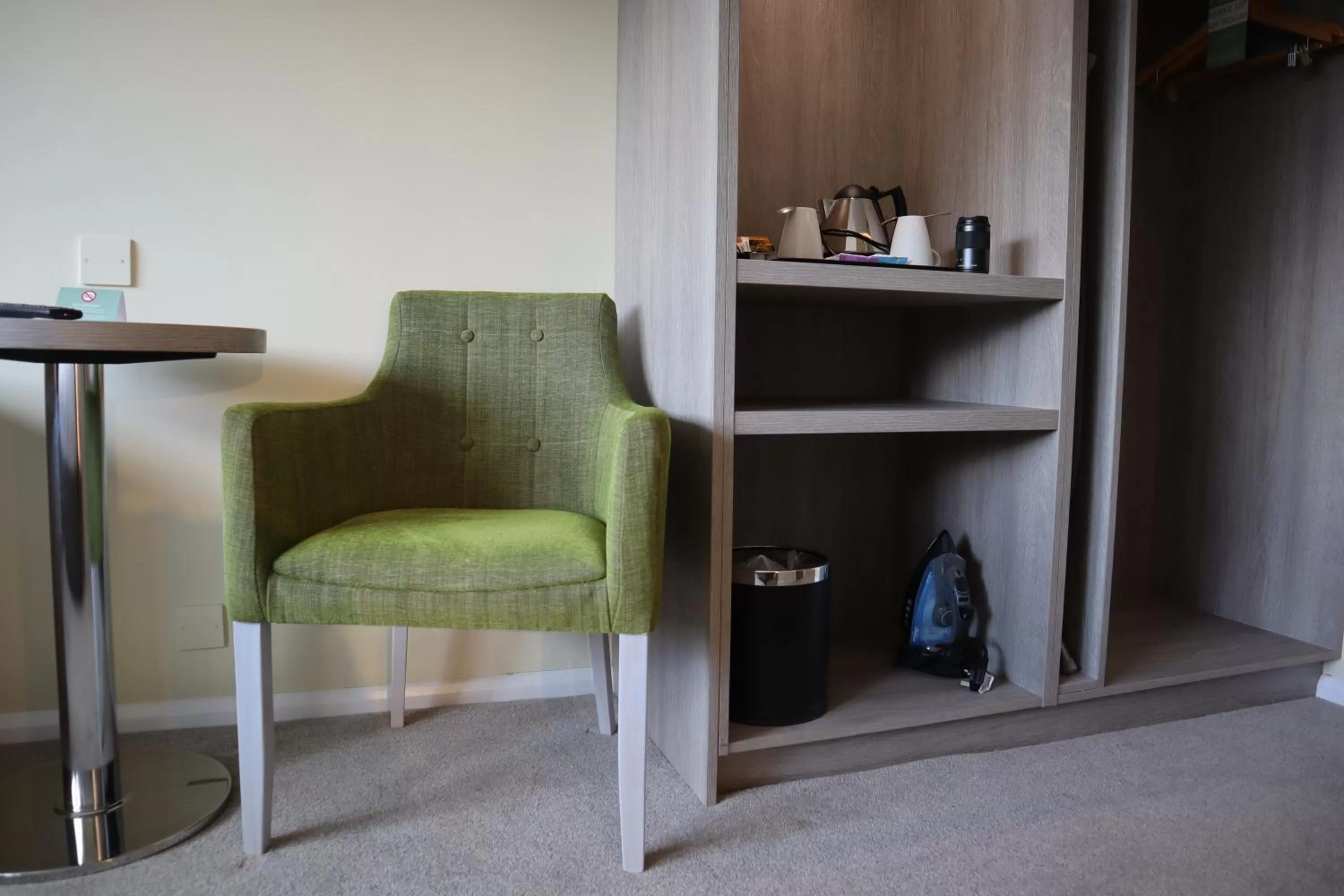 Coffee/tea facilities in Hellidon Lakes Hotel