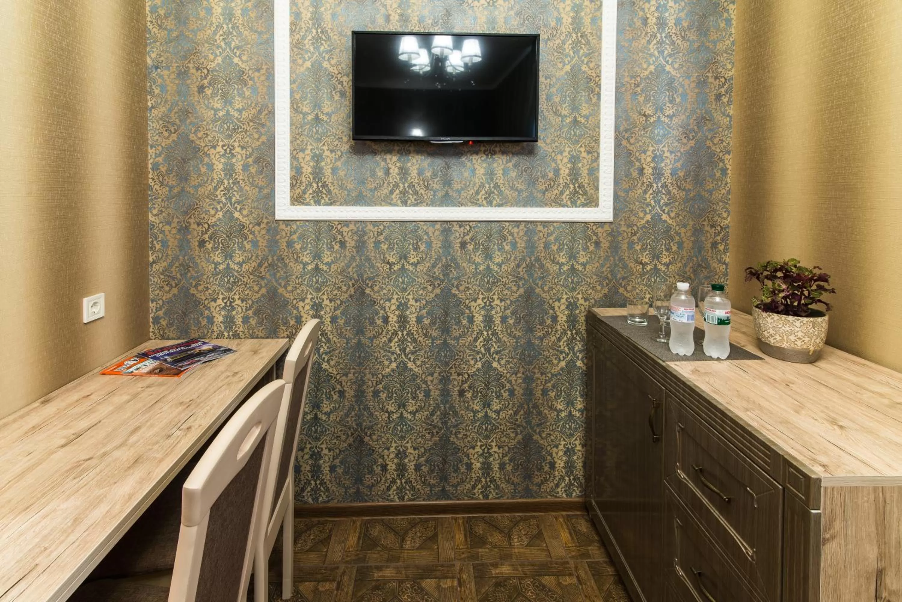 Communal lounge/ TV room in L.O.Y Family Hotel