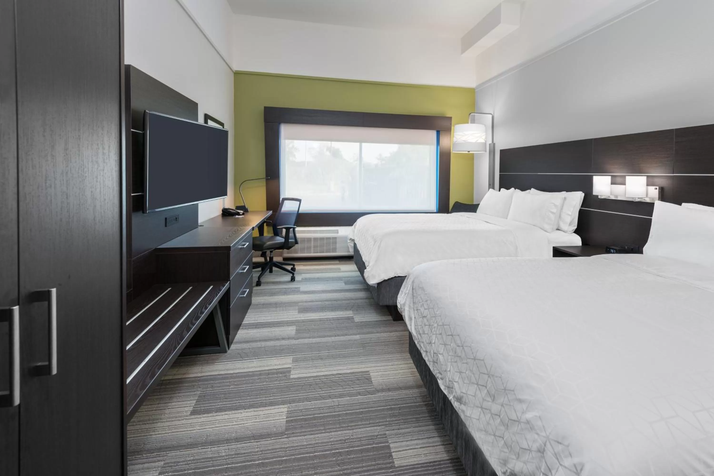 Photo of the whole room, Bed in Holiday Inn Express & Suites Bryan - College Station by IHG