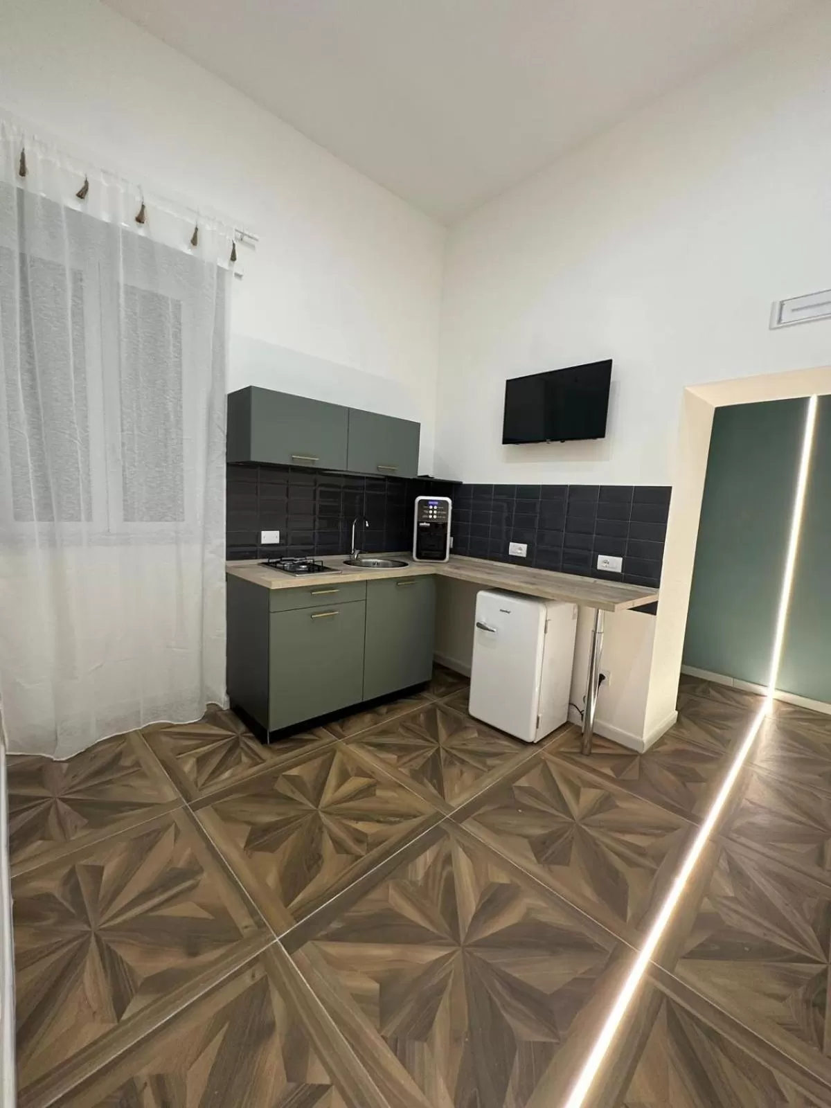 Communal lounge/ TV room, Kitchen/Kitchenette in San Ferdinando suite room