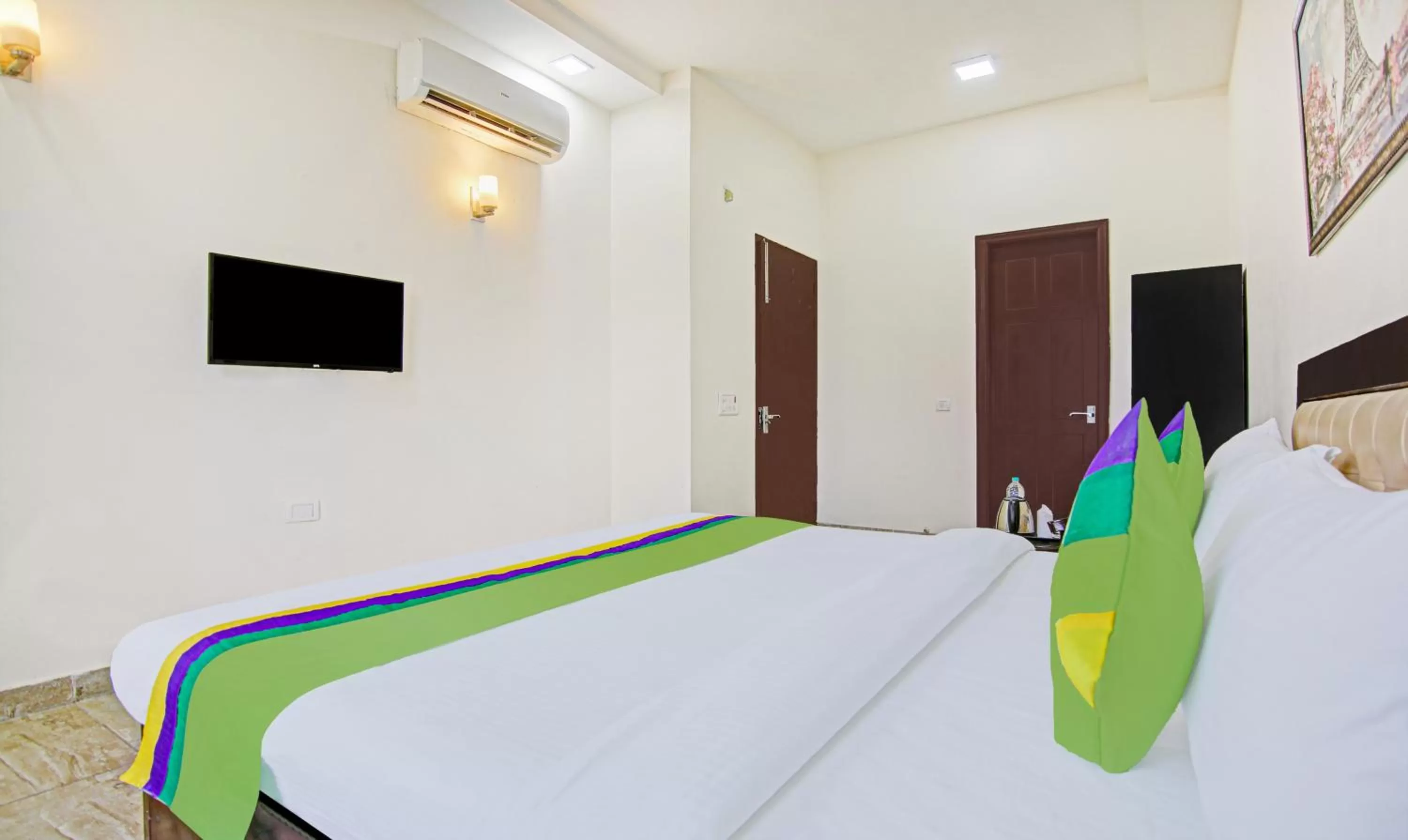 Bed in Treebo Trend Amaya Inn Sector 72