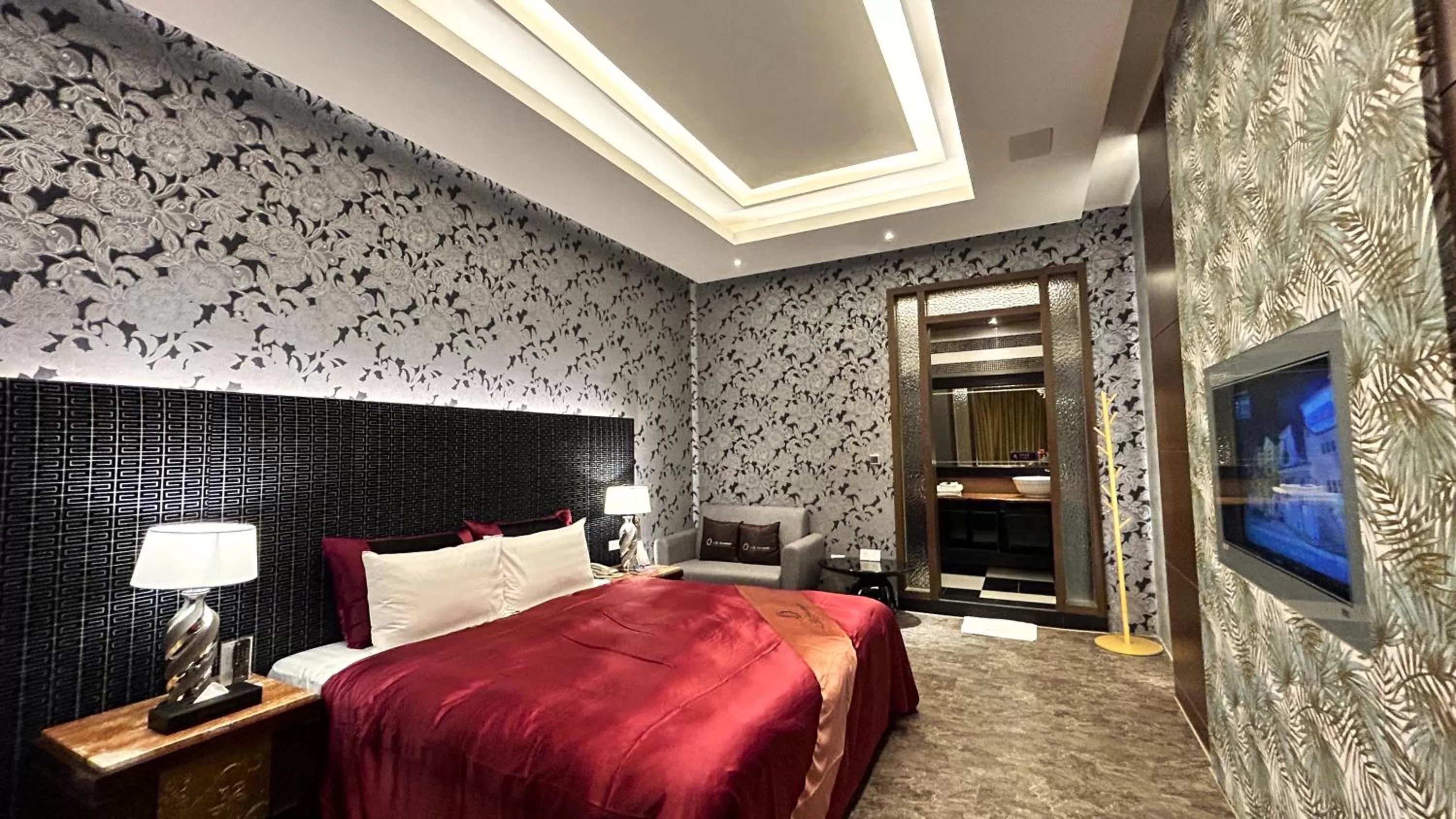 Photo of the whole room, Bed in Shining Motel