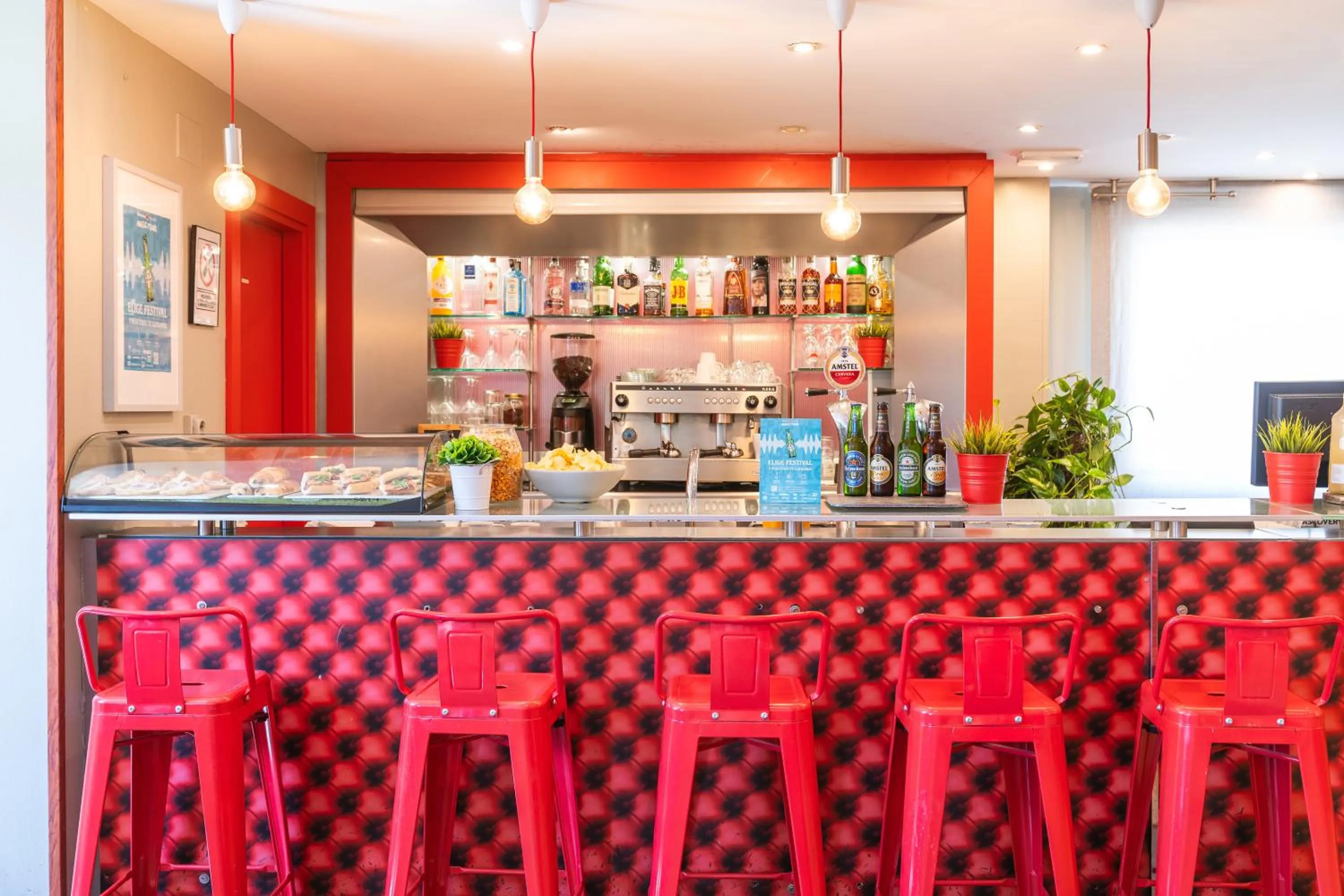 Lounge or bar in Ibis Madrid Alcorcon Tresaguas