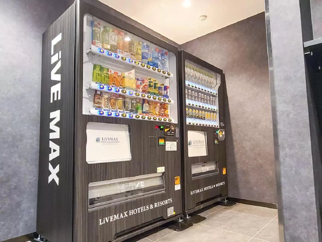 vending machine in HOTEL LiVEMAX Akihabara Kita