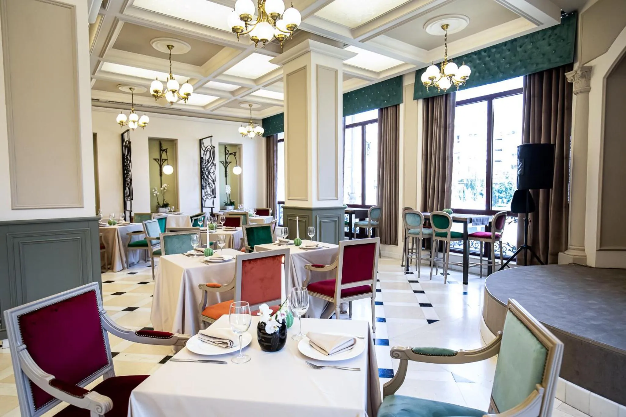 Restaurant/places to eat in Grand Hotel Traian