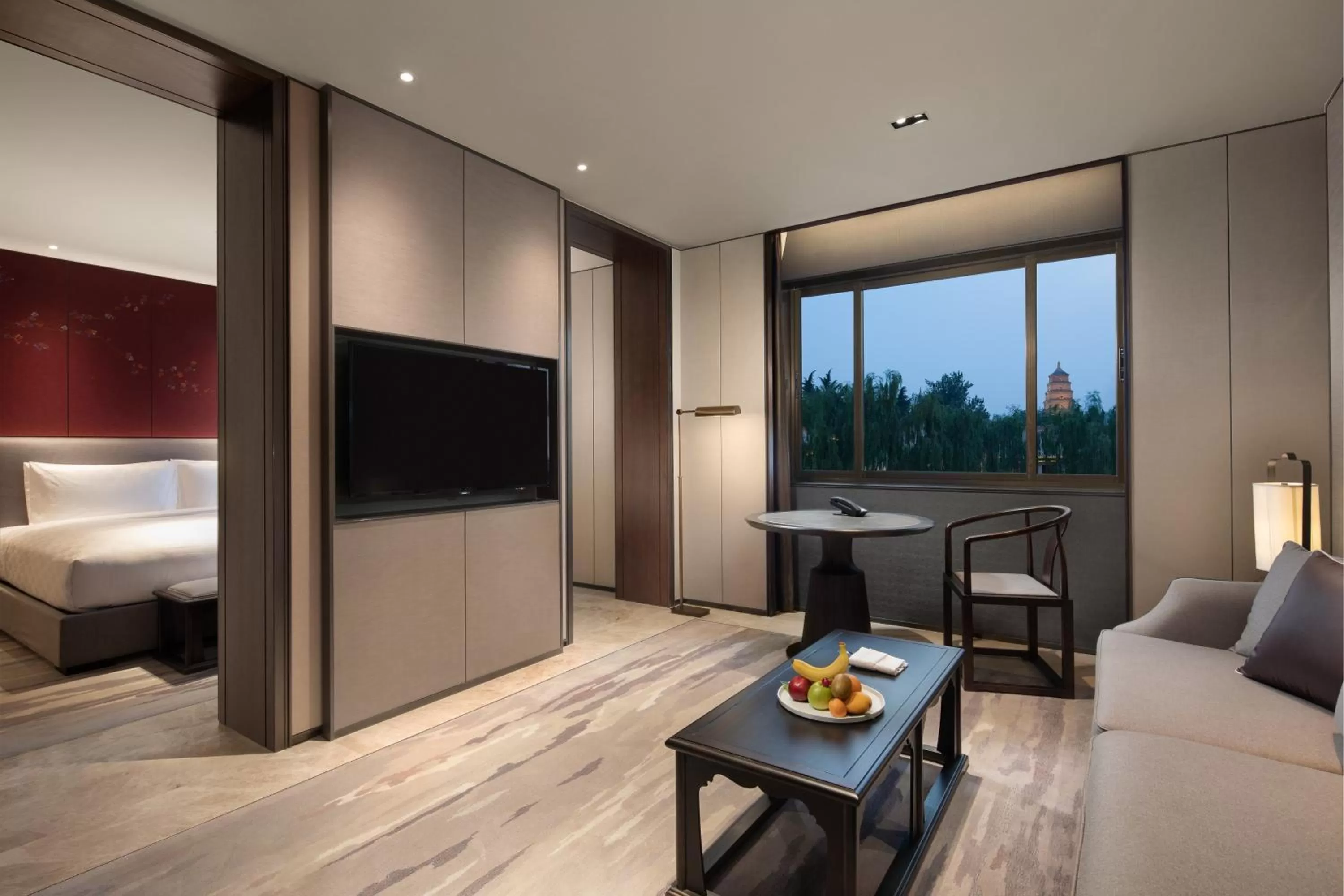 Photo of the whole room, Bed in HUALUXE Xi'an Tanghua by IHG