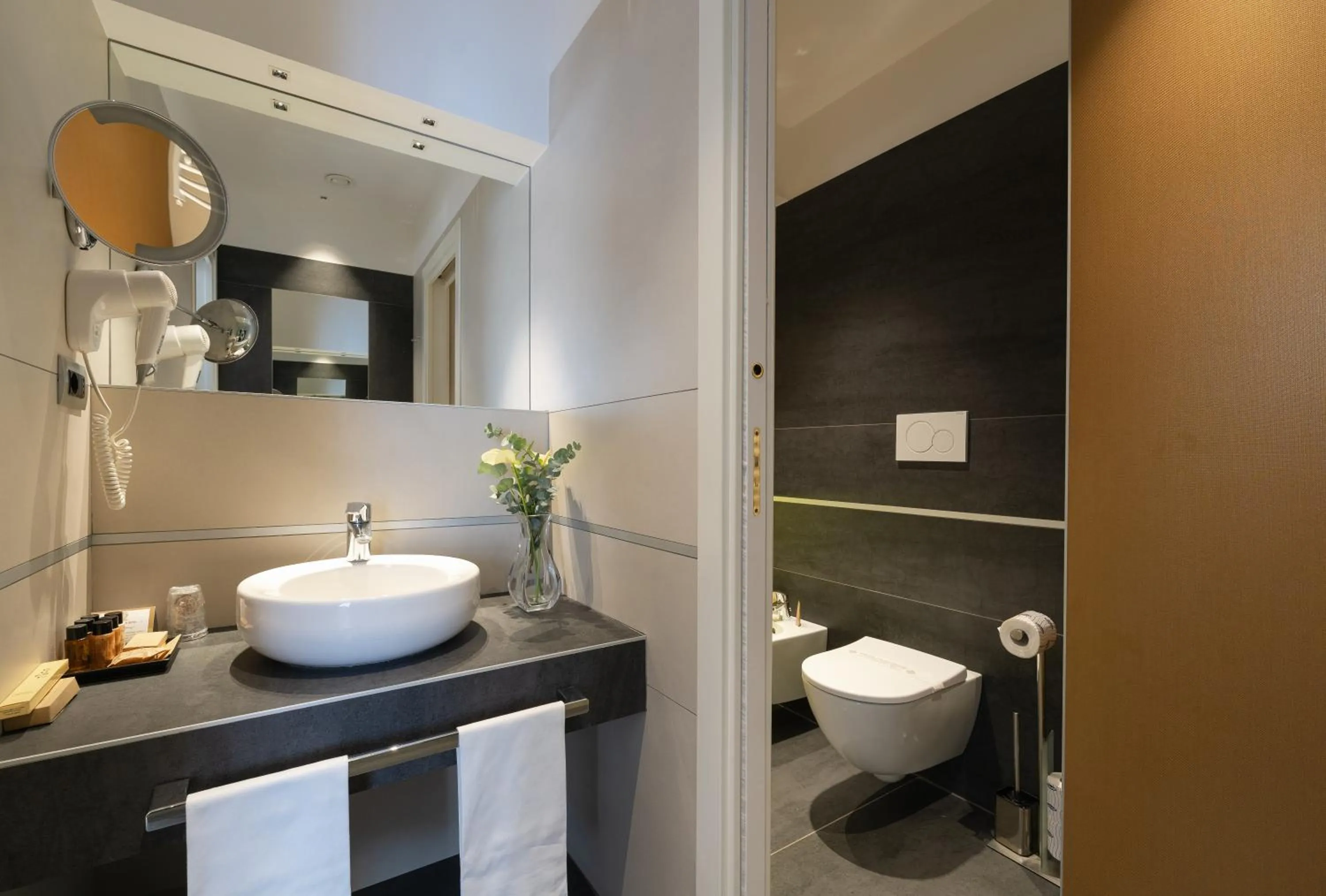 Bathroom in Reginna Palace Hotel