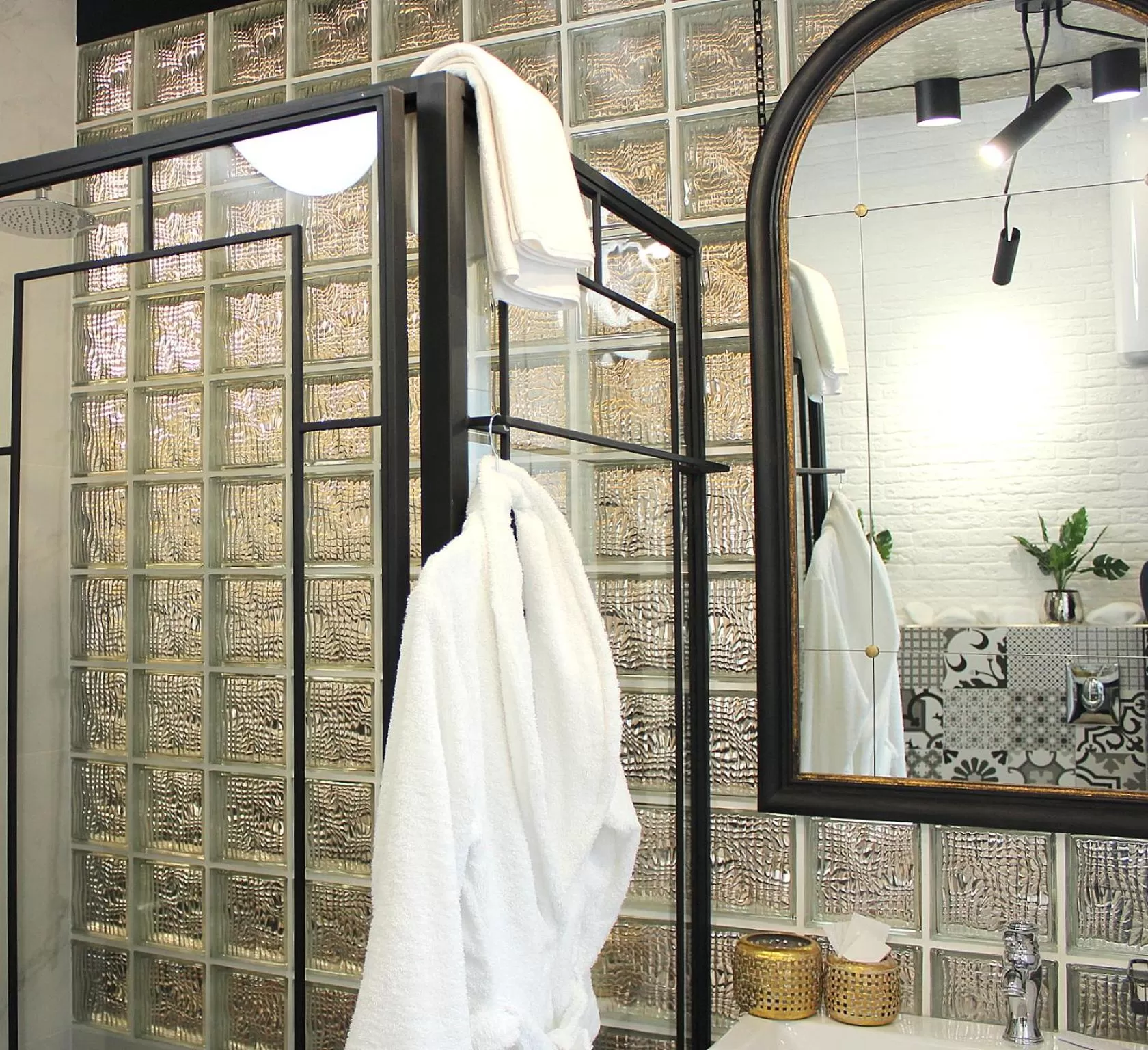 Shower in MaNNa Boutique Hotel