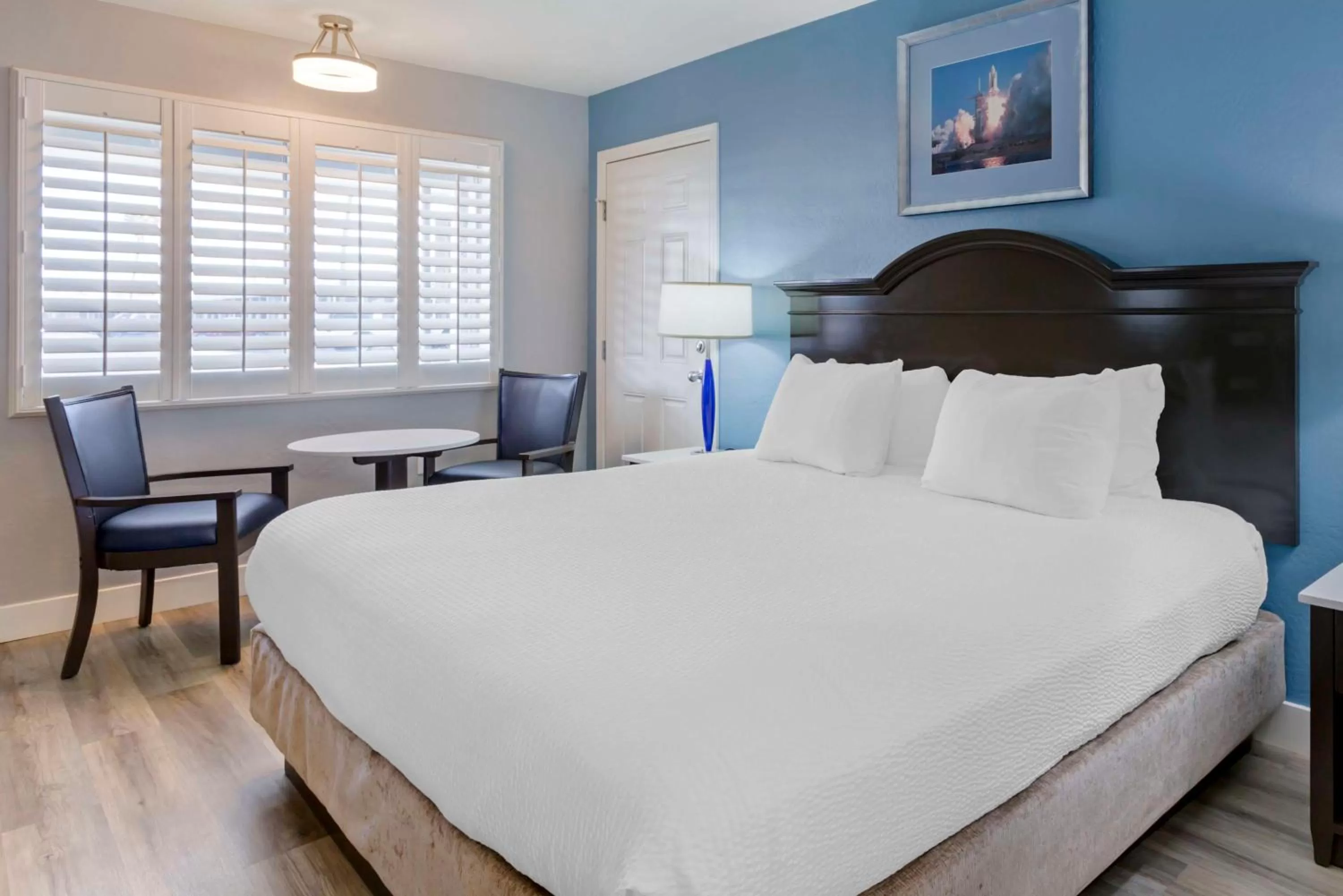 Bedroom, Bed in Best Western Space Age Lodge