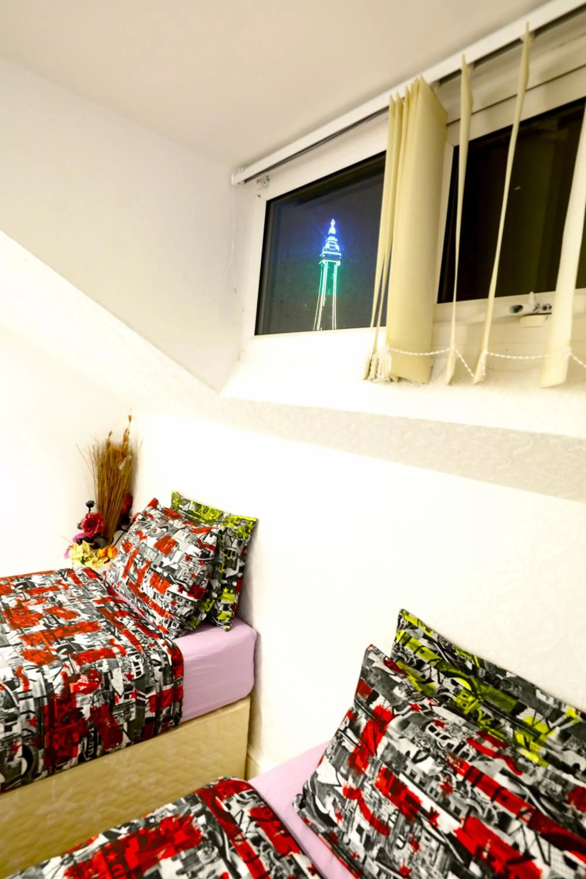 Landmark view, Bed in Blackpool Central Hotel