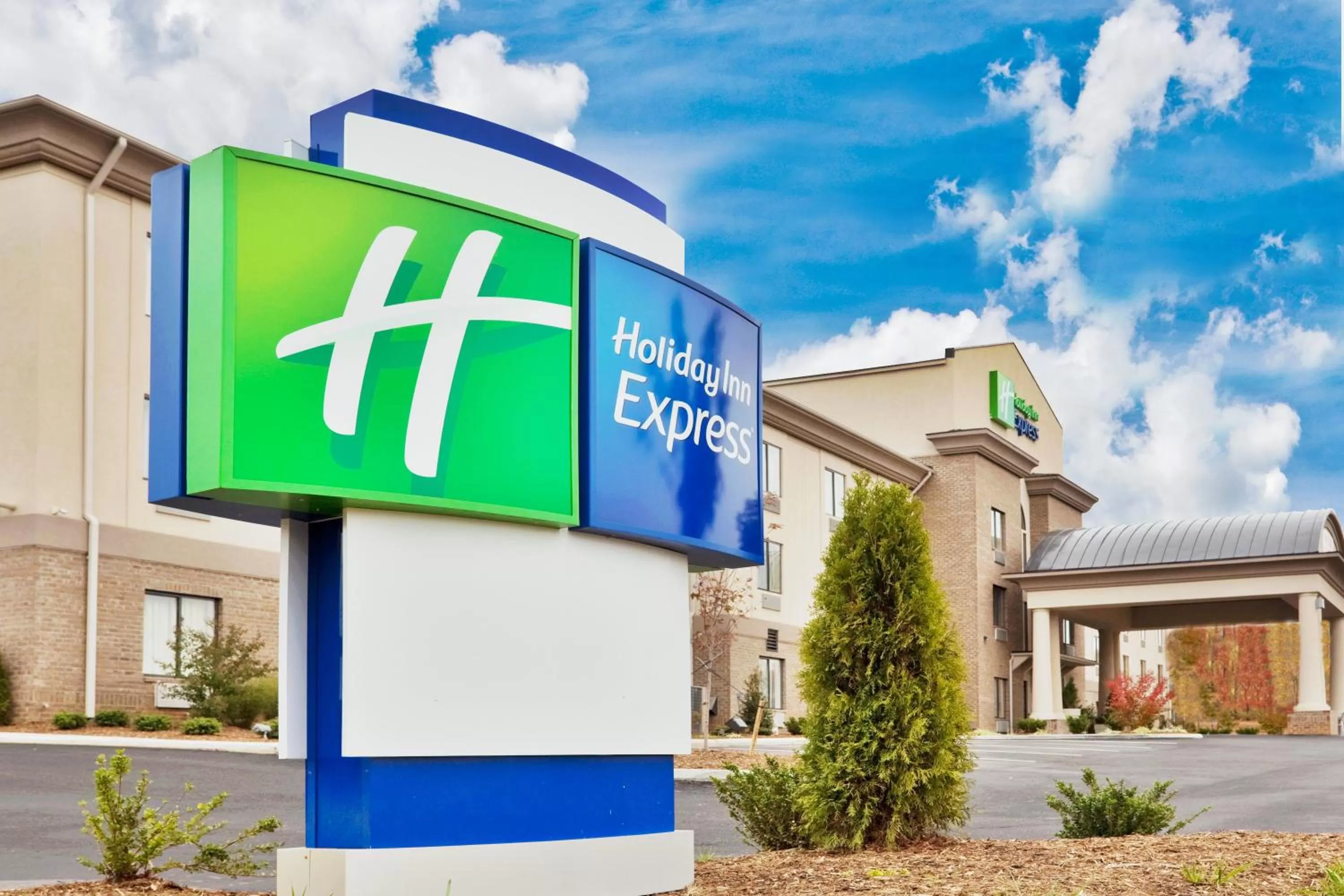 Property building in Holiday Inn Express Troutville-Roanoke North by IHG