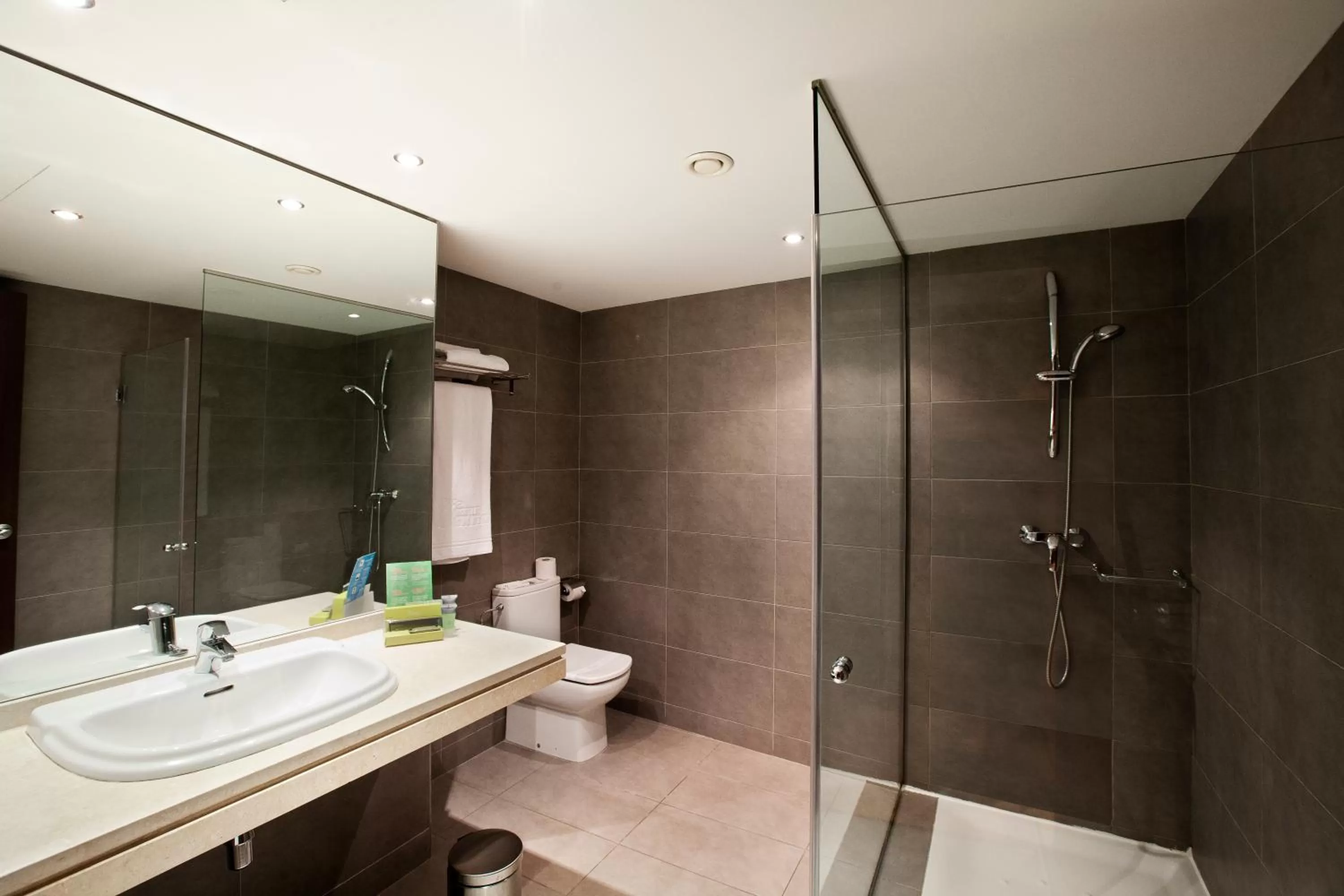 Bathroom in Hotel Concordia Barcelona