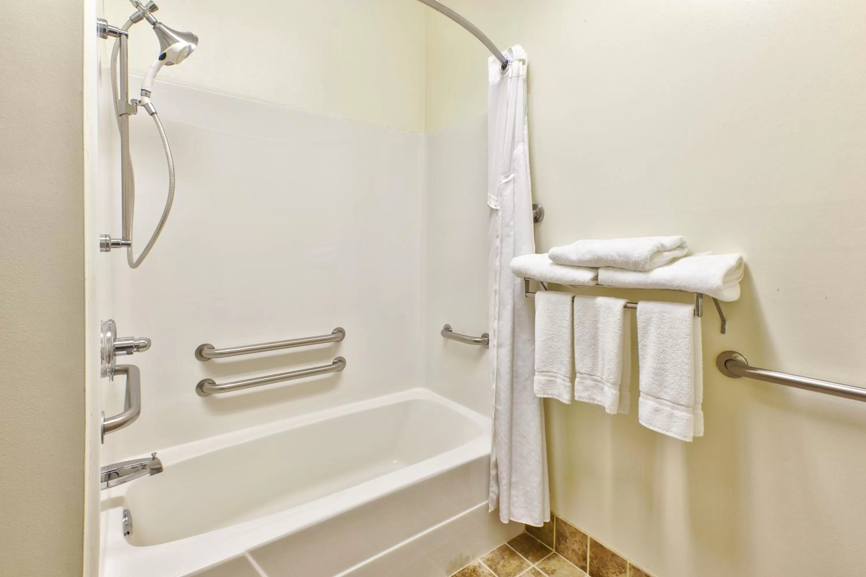 Bathroom in Country Inn & Suites by Radisson Benton Harbor-St Joseph MI