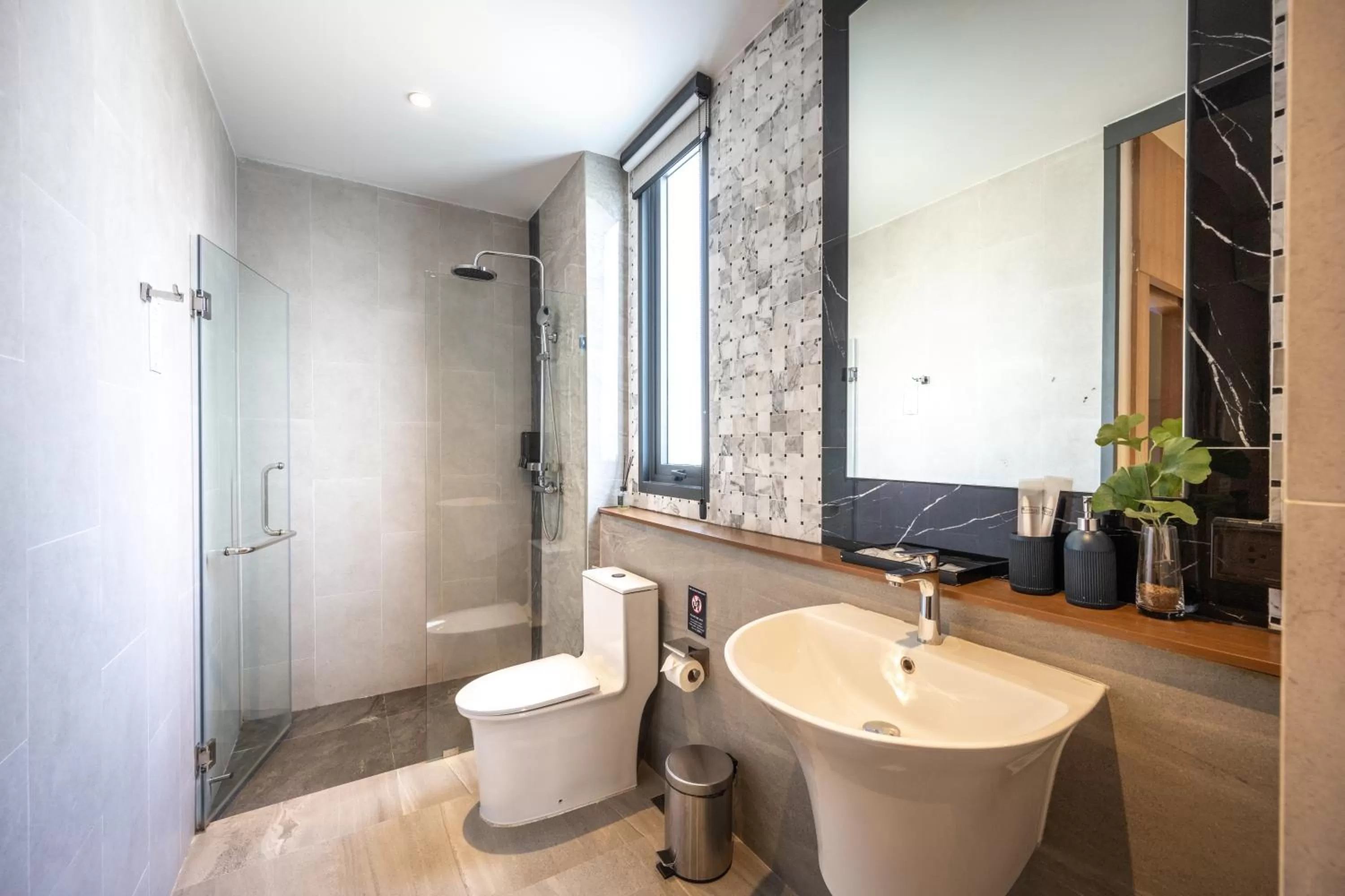 Toilet in SHAN Villas Sukhumvit