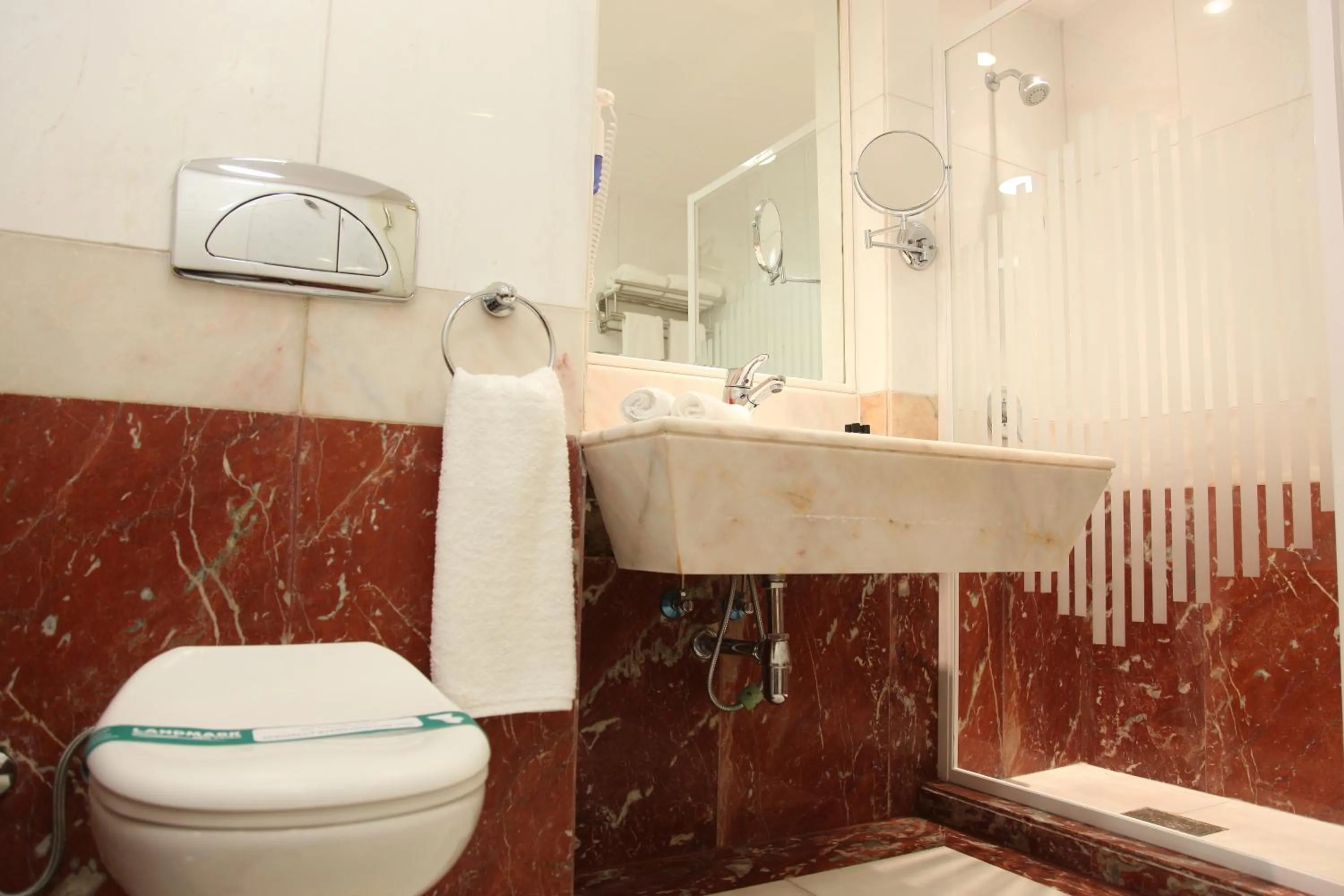 Bathroom in Helnan Landmark Hotel