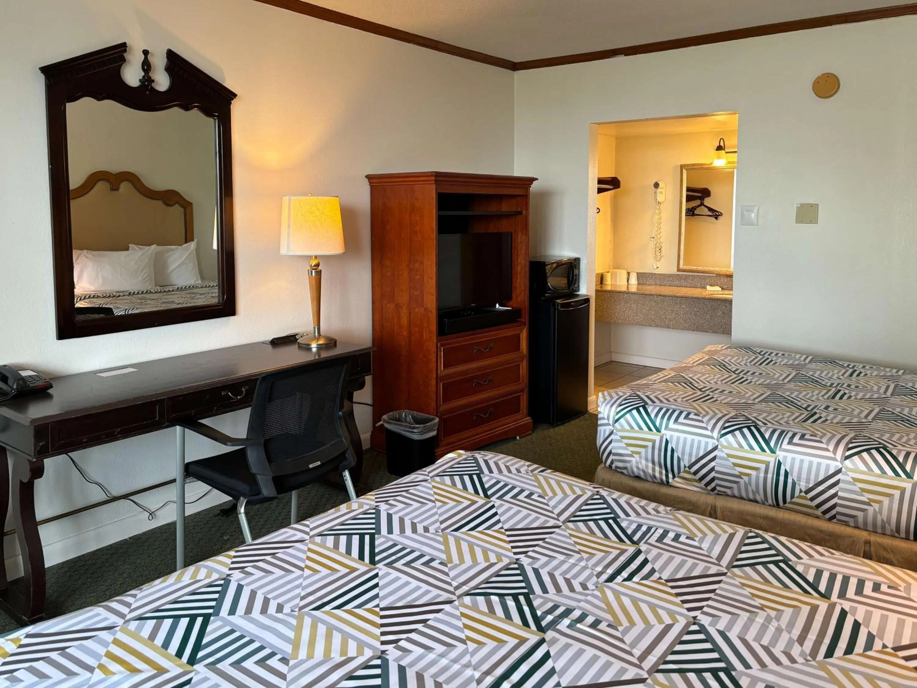 Bedroom, Bed in Americas Best Value Inn-Pocomoke City