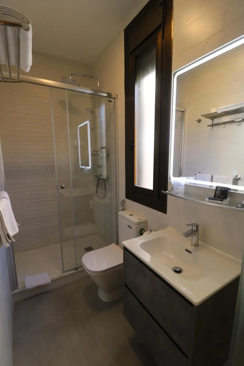 Bathroom in Hostal Hispano - Argentino Gran Vía