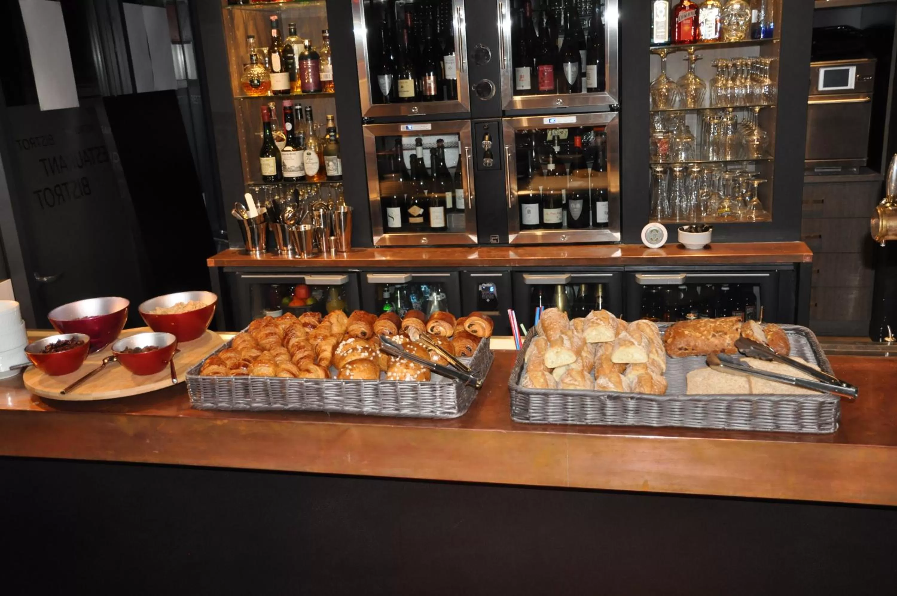 Buffet breakfast in Les 3 Lieux - Hôtel, Restaurant, Espace sensoriel