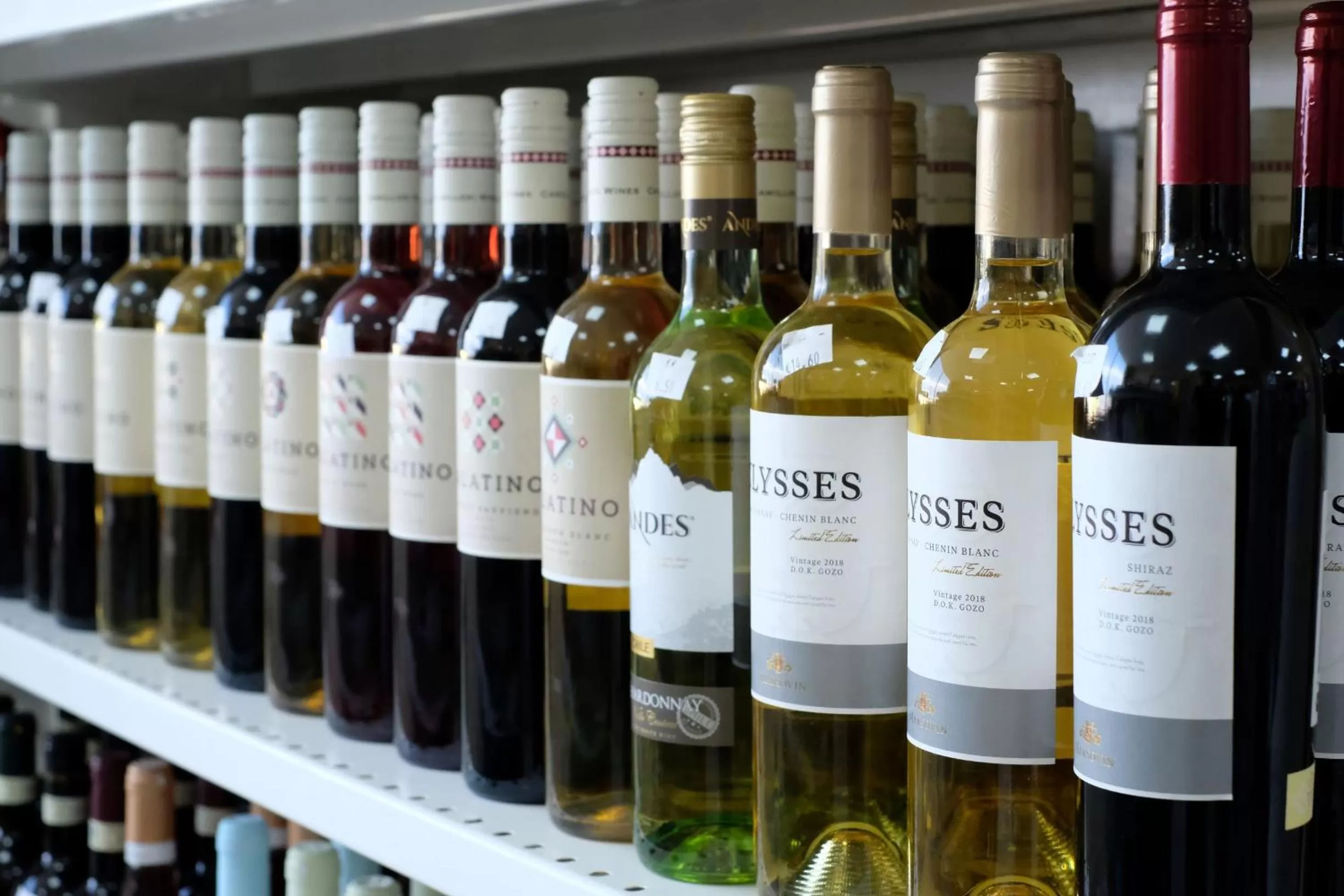 On-site shops in Paradise Bay Resort