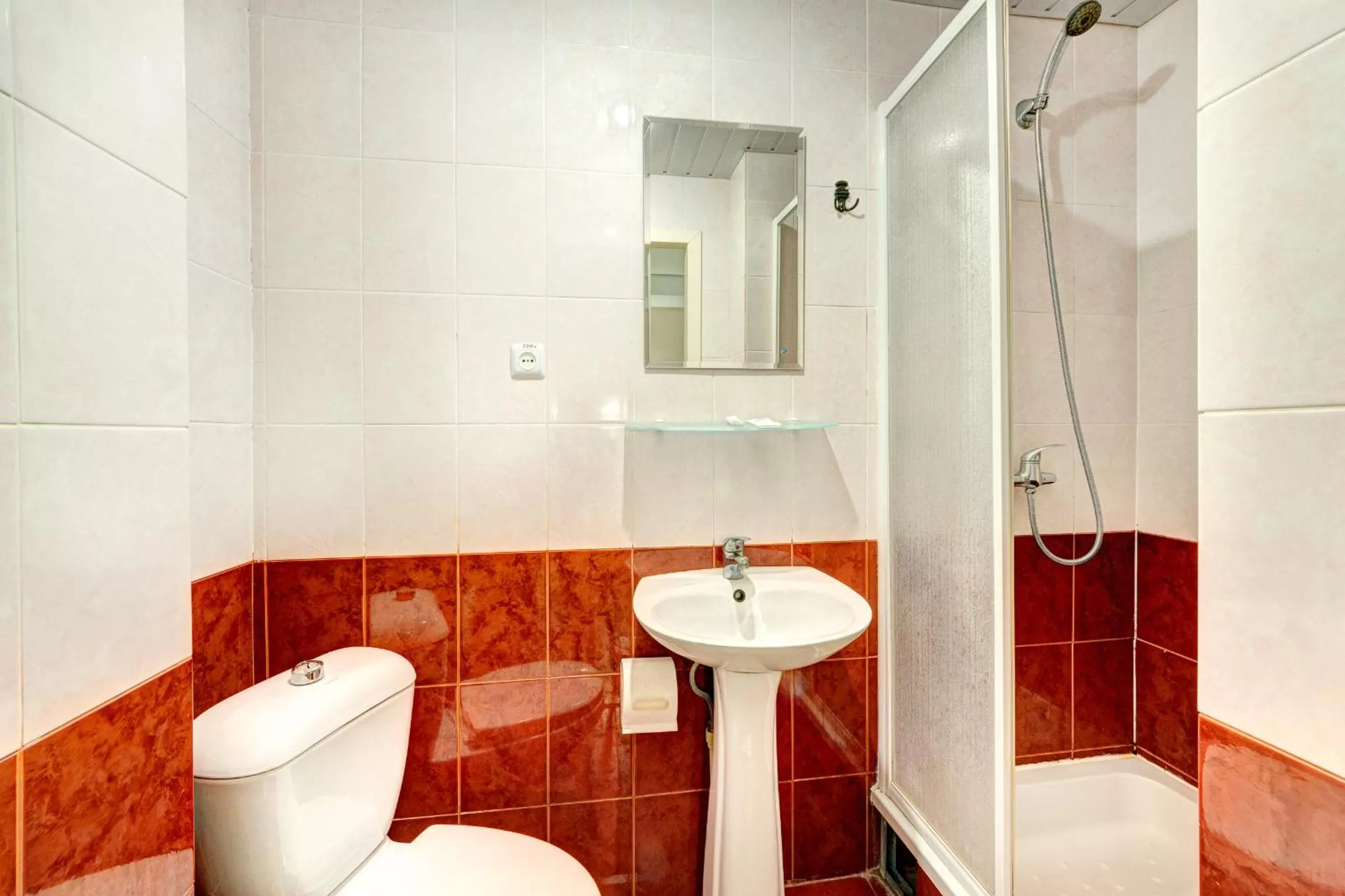 Shower in Holosiyvsky Hotel
