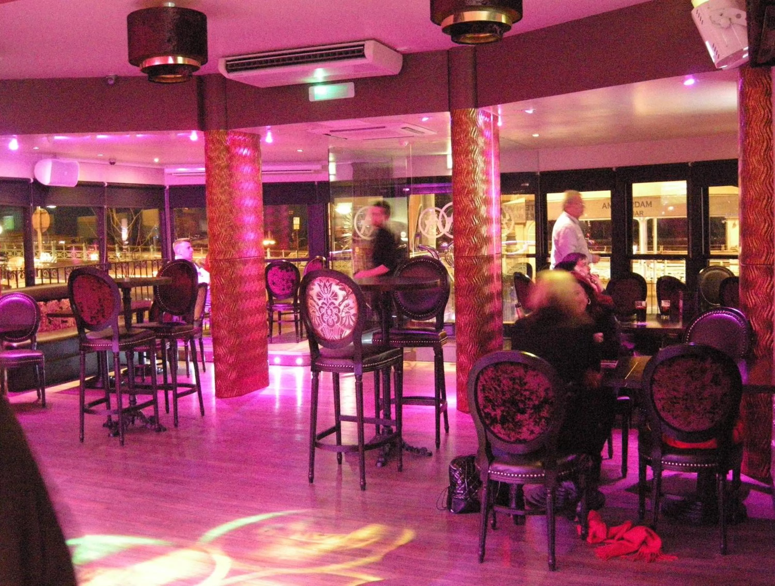 Lounge or bar in Amsterdam Hotel Brighton Seafront