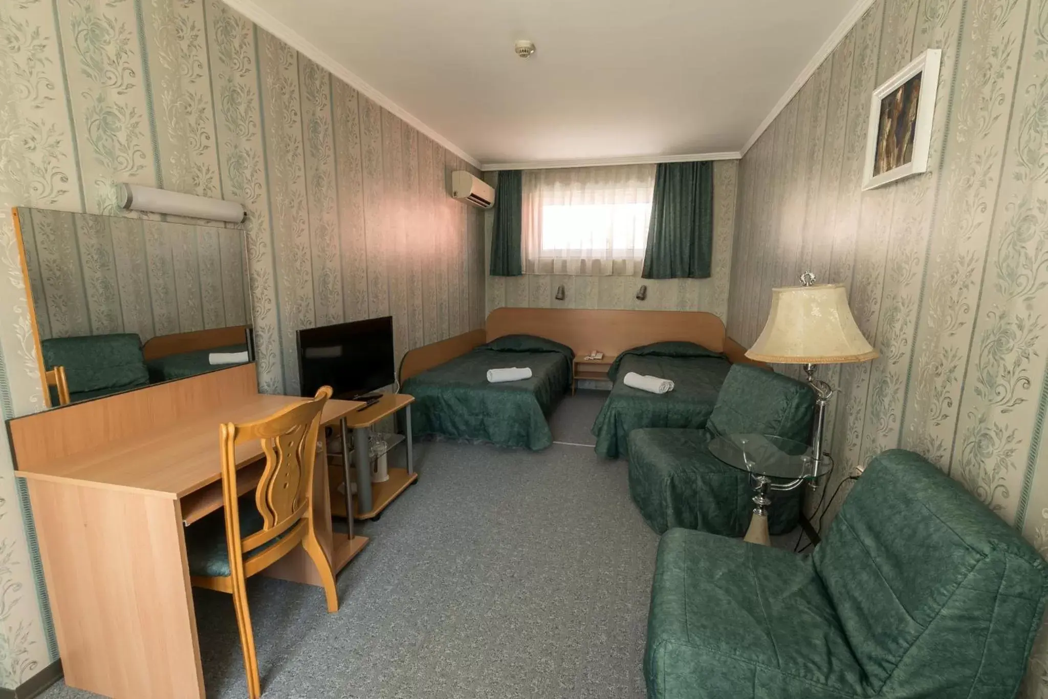 Twin Room with Balcony in Noviz Hotel Twin Room with Balcony in Noviz Hotel