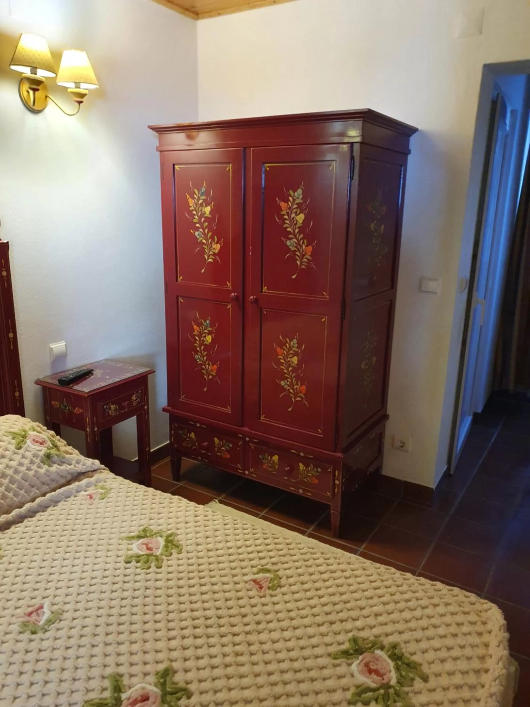 Photo of the whole room, Bed in Hotel Mar e Sol VNMF by Umbral