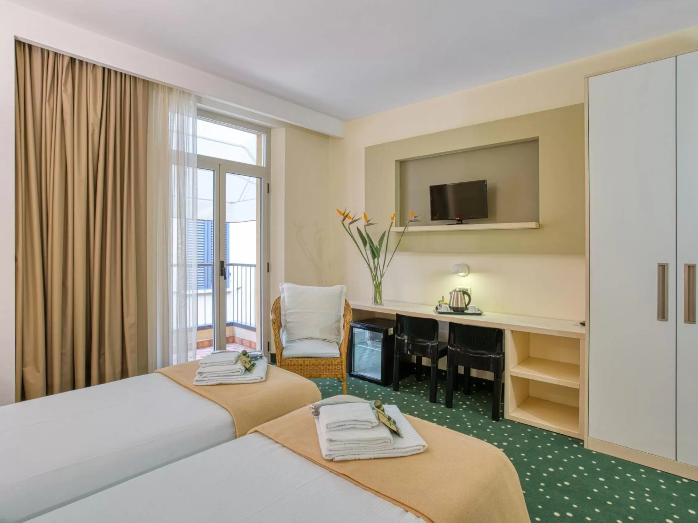 Bedroom, Bed in Hotel Piroscafo