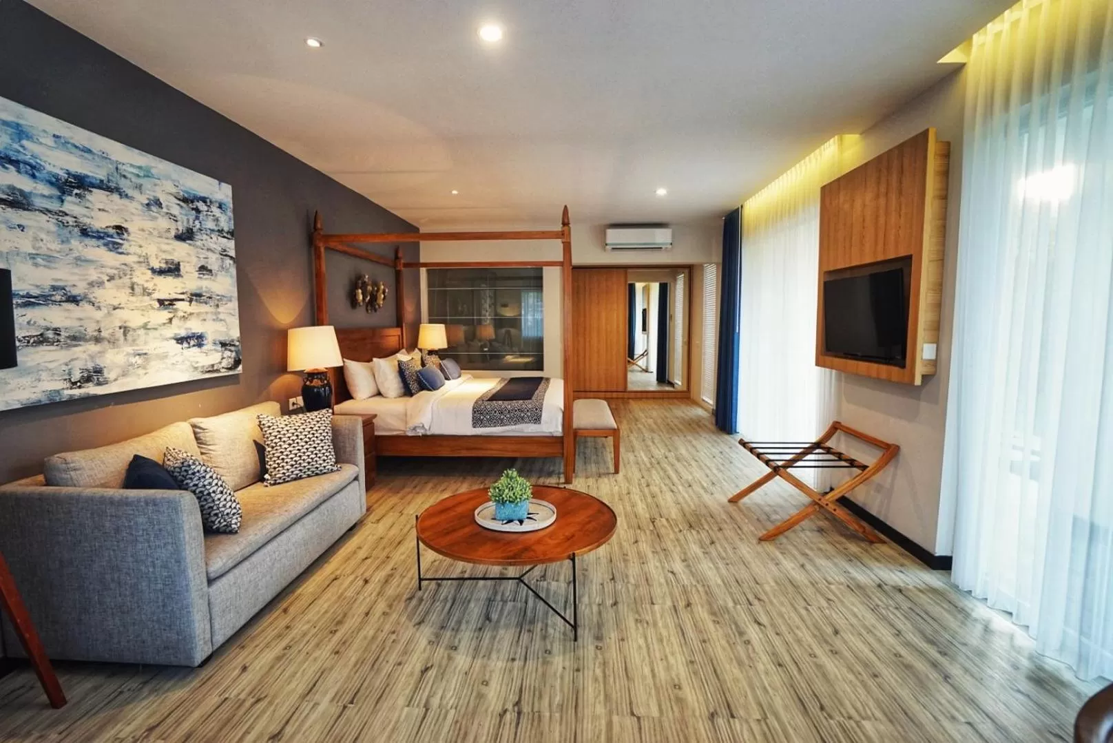 Bedroom in The Cakra Hotel