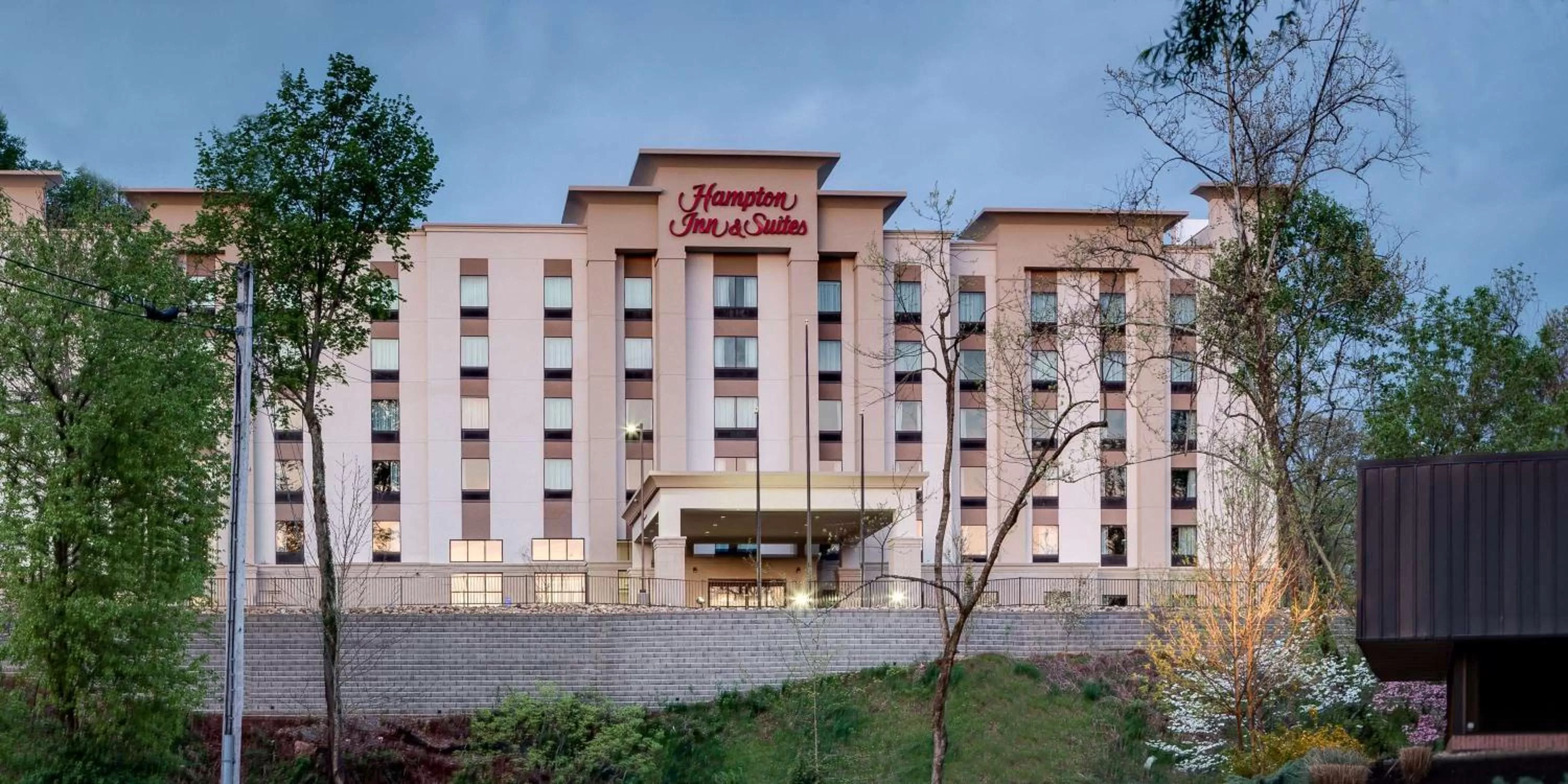 Property building in Hampton Inn & Suites - Knoxville Papermill Drive, TN