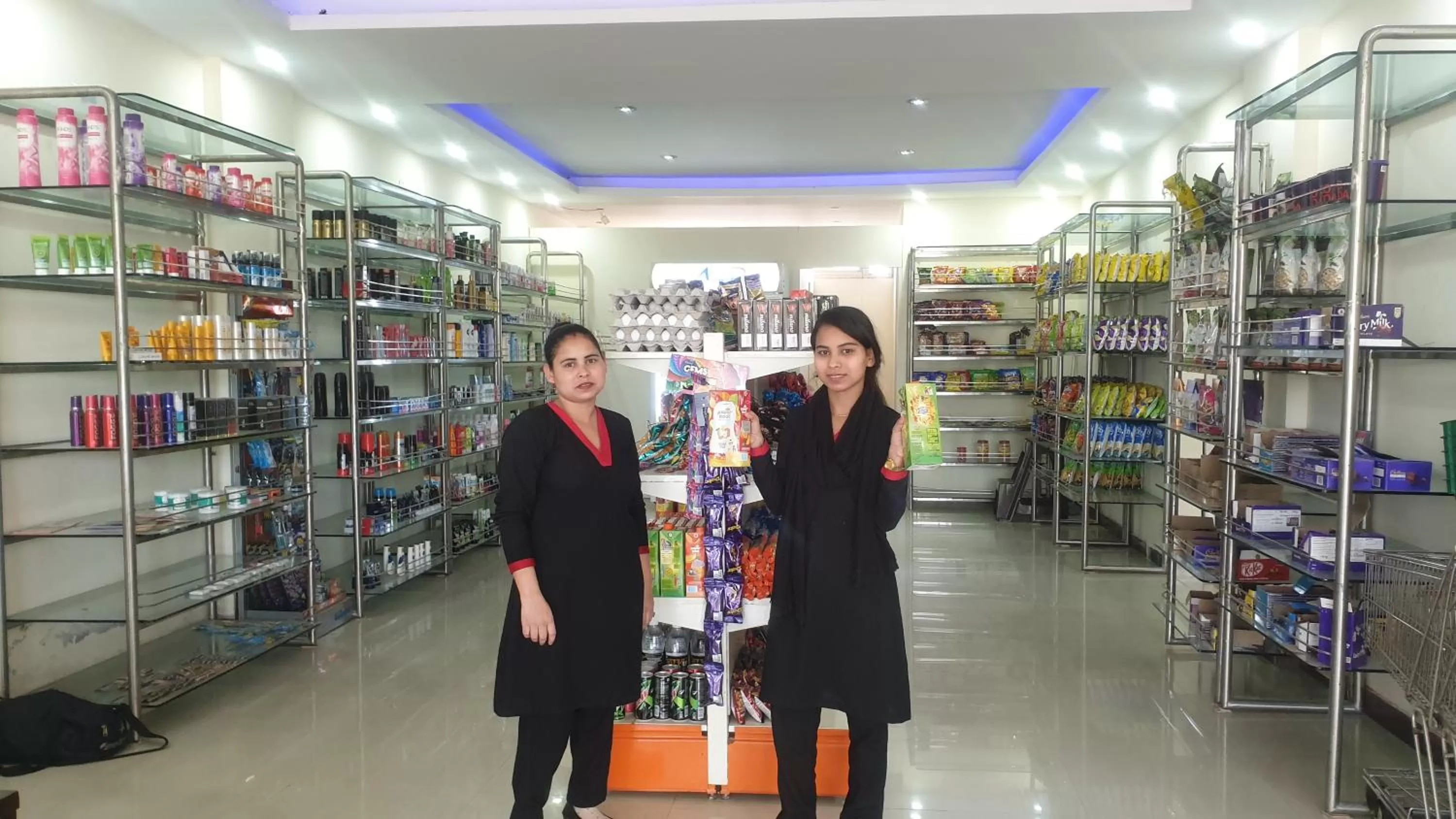 On-site shops, Supermarket/Shops in Maple Leaf Hotel